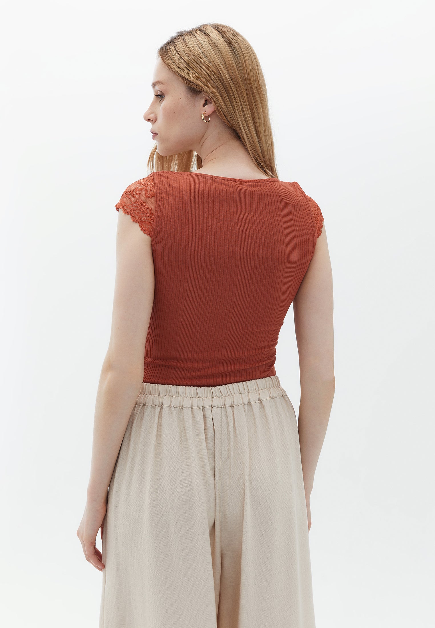 LACE V-NECK BLOUSE - BAKED CLAY