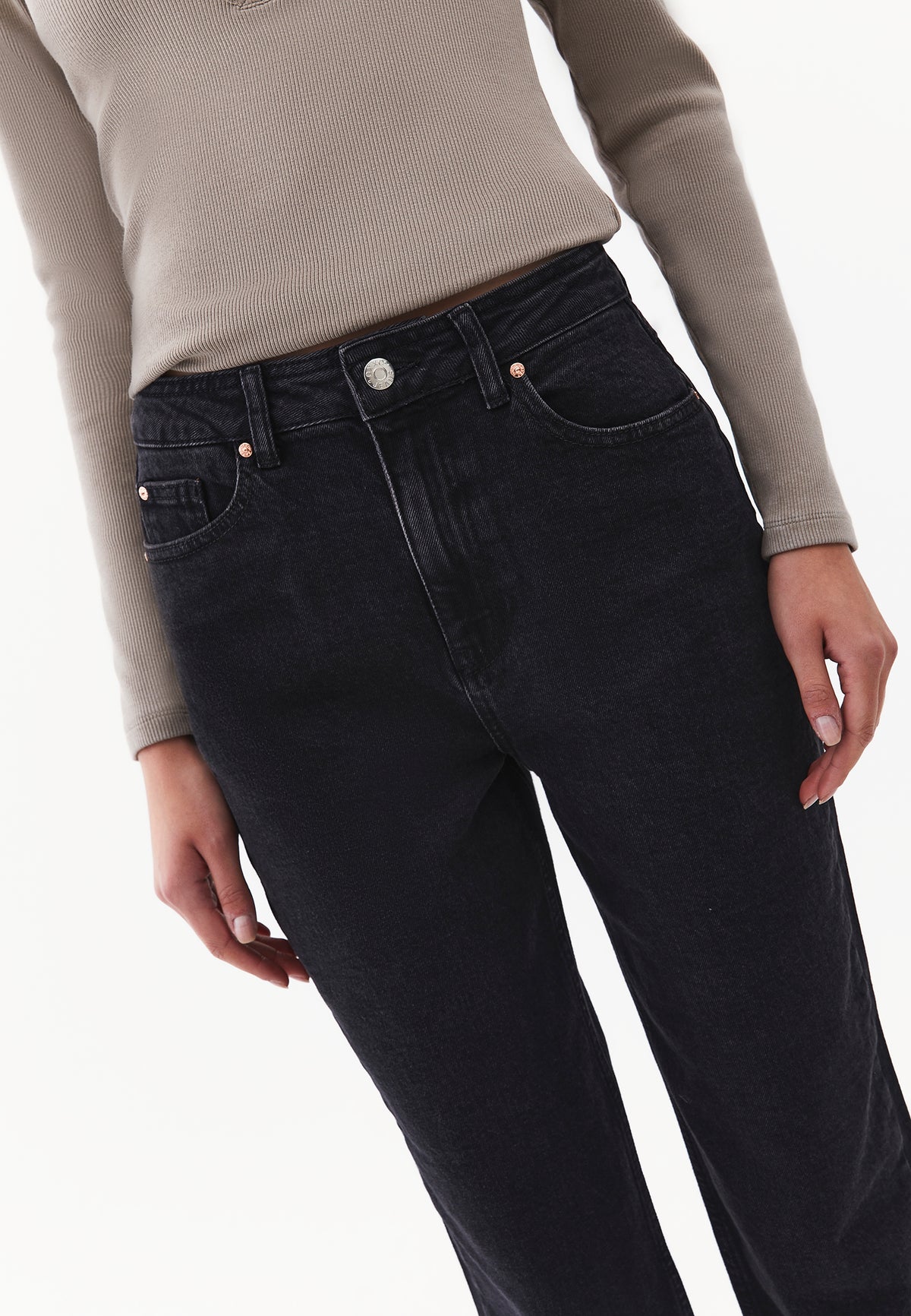 Mom Jean Slim Pants - Black