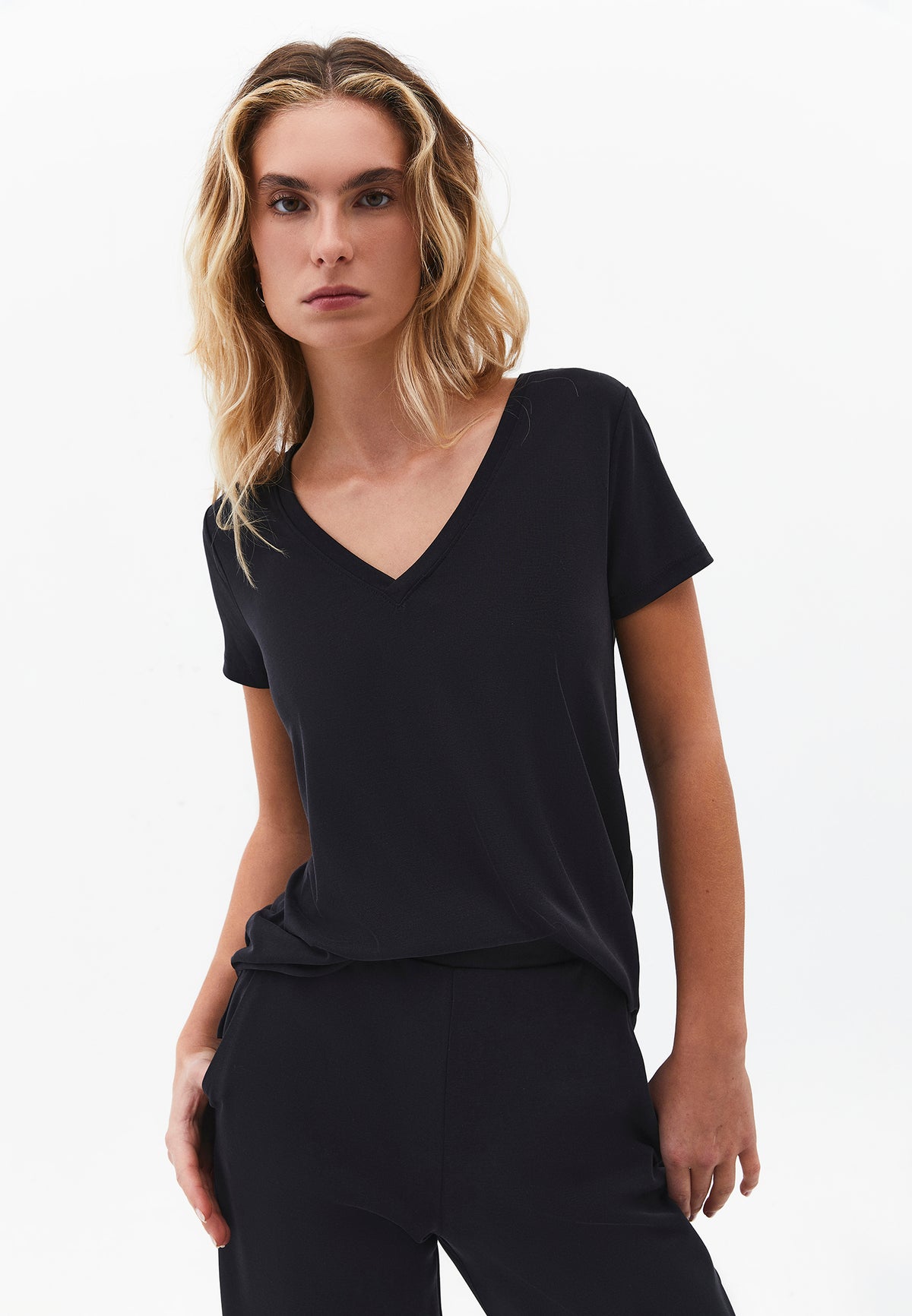 V Neck T-Shirt - Black