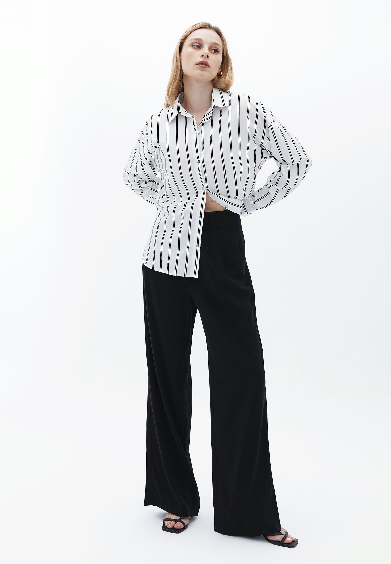 PLEATED BAGGY PANTS - BLACK
