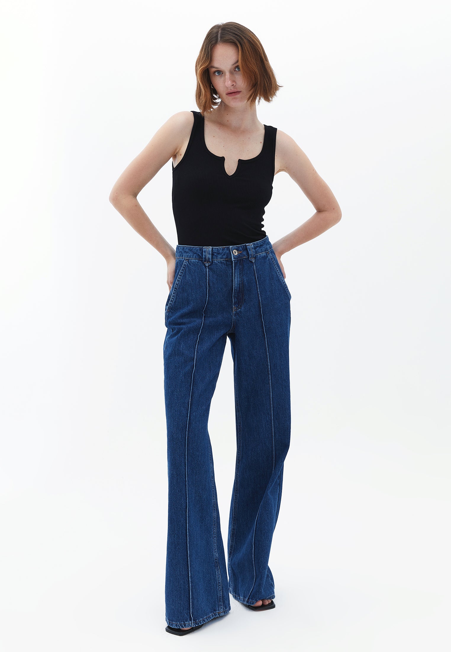 SLEEVELESS TOP WITH U NECKLINE - BLACK