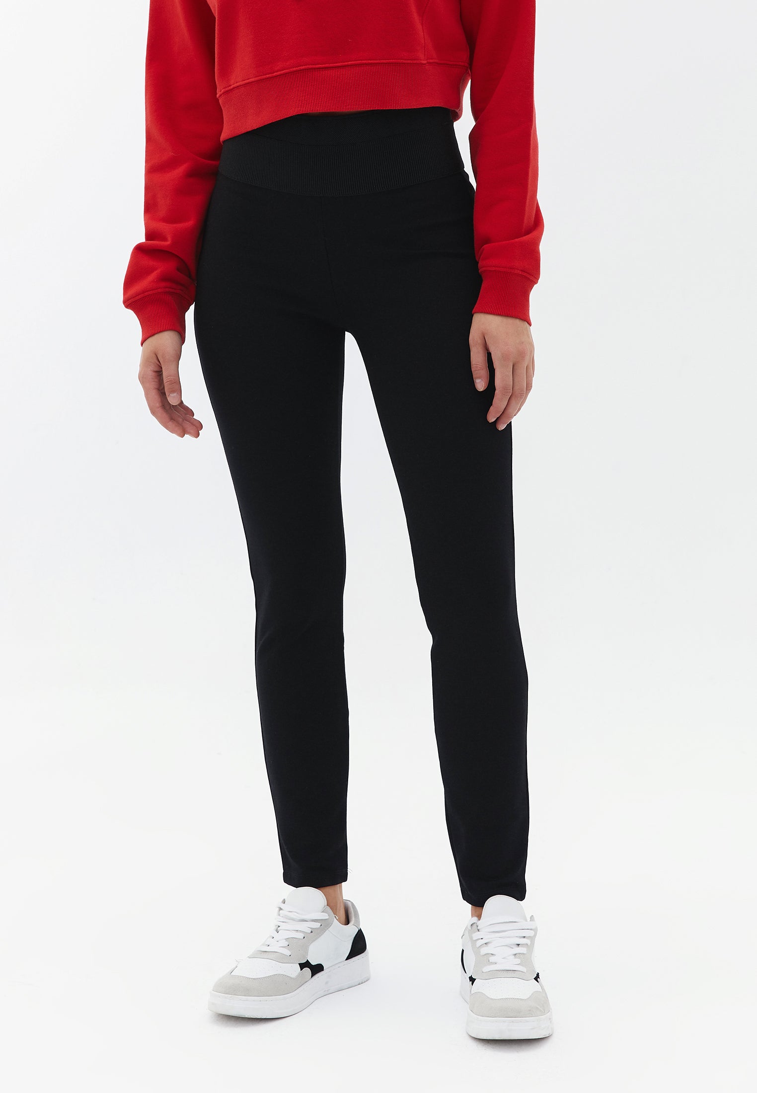 بنطال ضيق بخصر عالٍ جدًا مع تفاصيل حزام - أسود