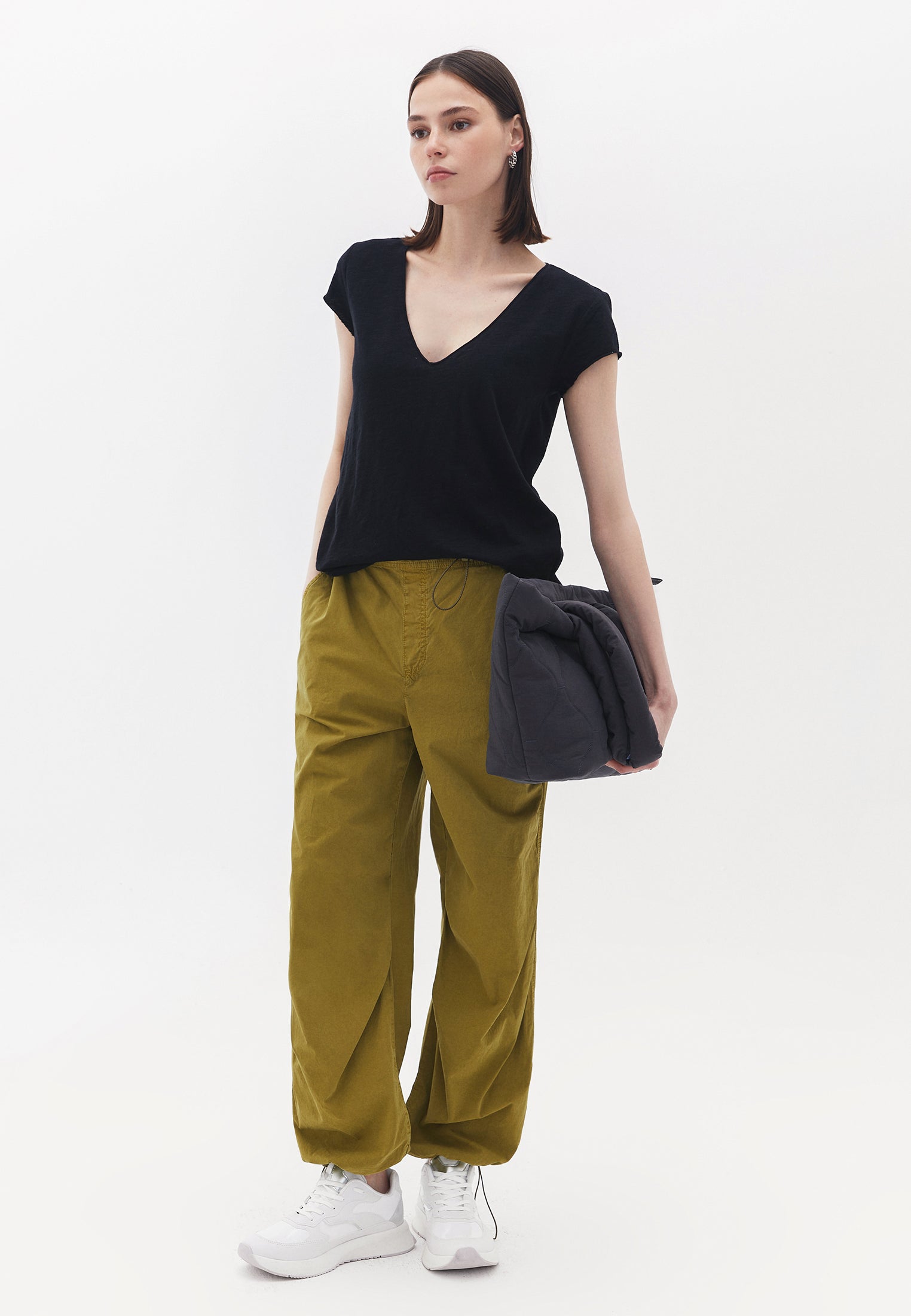 Sleeveless v neck t shirt - BLACK