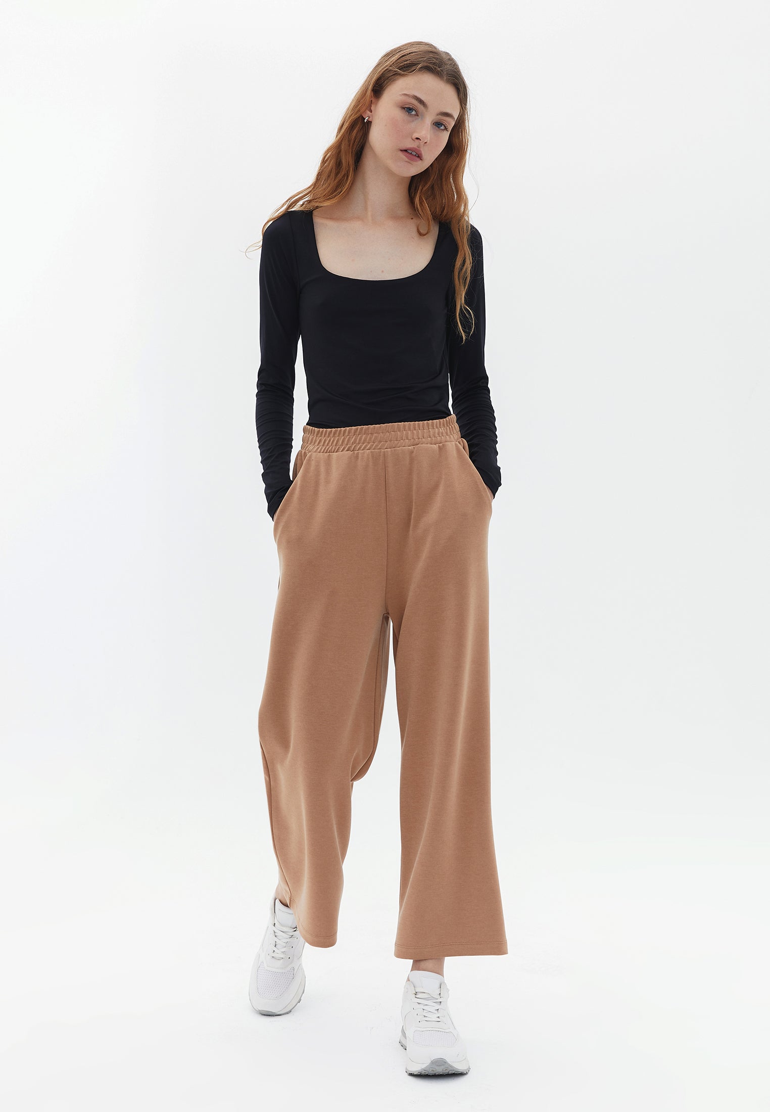 LONG SLEEVE U-NECK T-SHIRT - BLACK