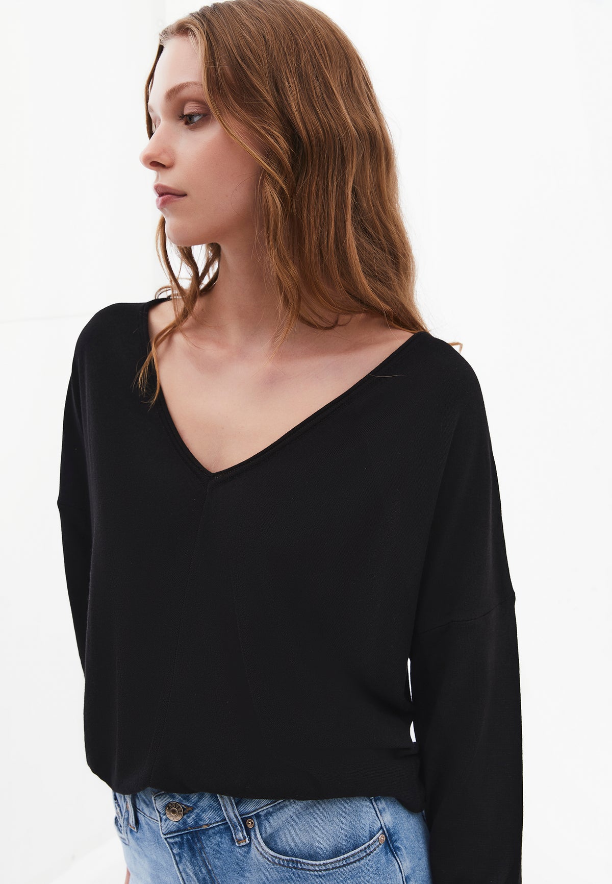 V Neck Sweater - BLACK