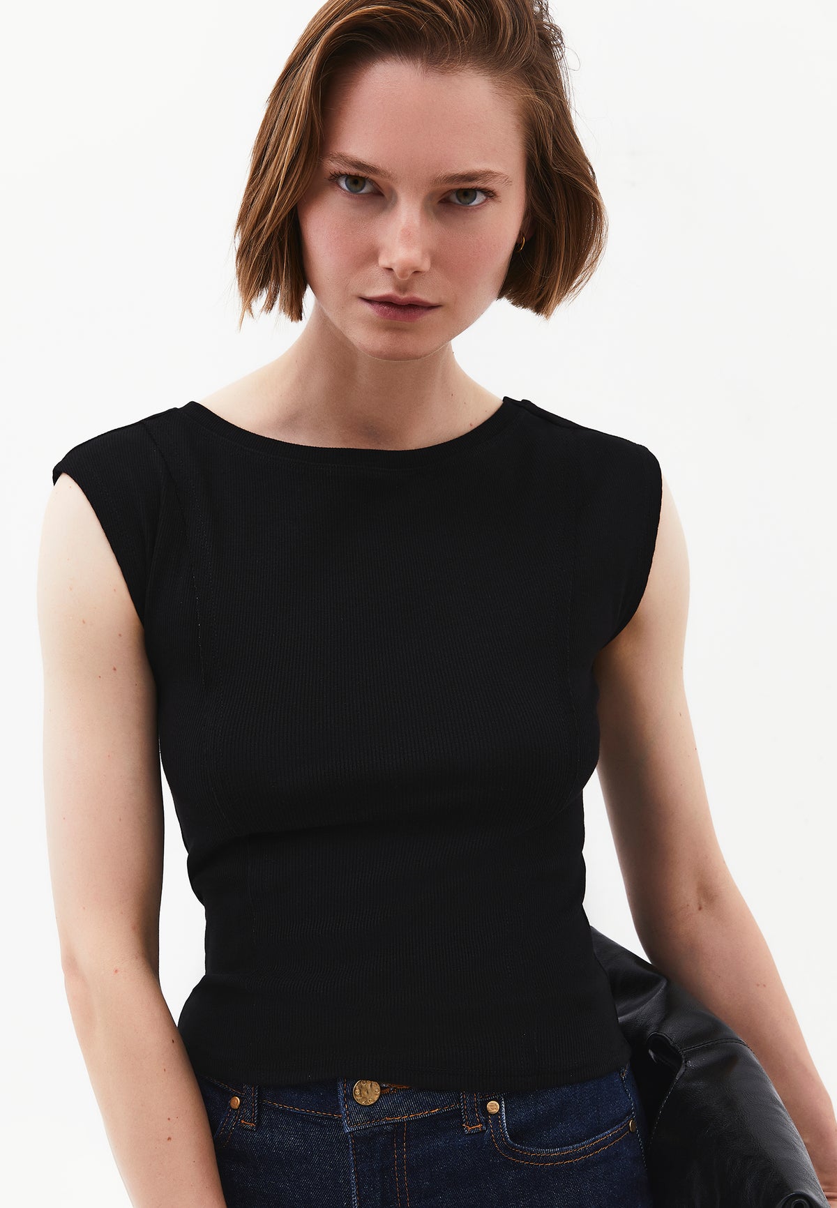 Boat Neck Sleeveless T-Shirt - Black