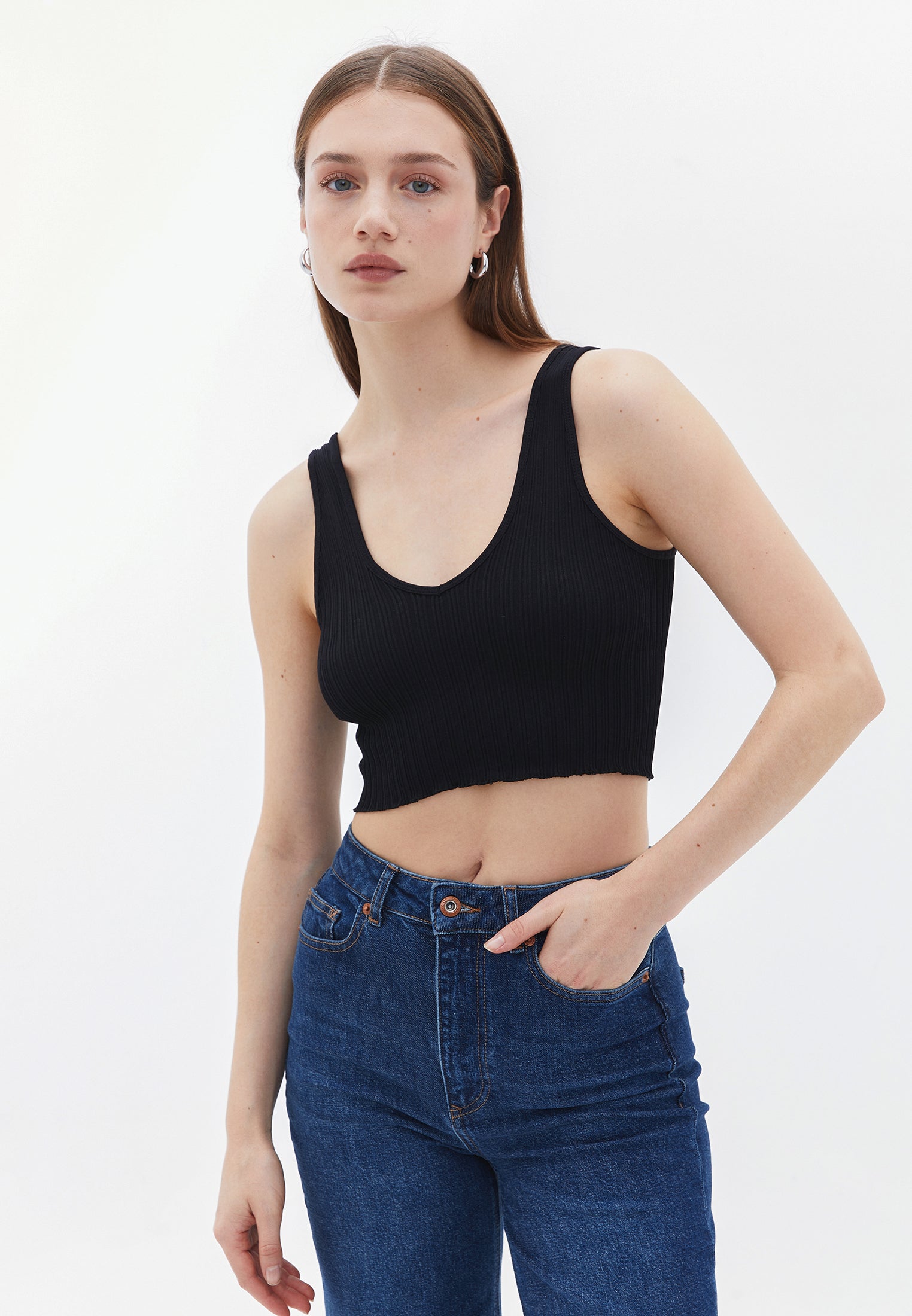 V neck sleeveless tank - BLACK