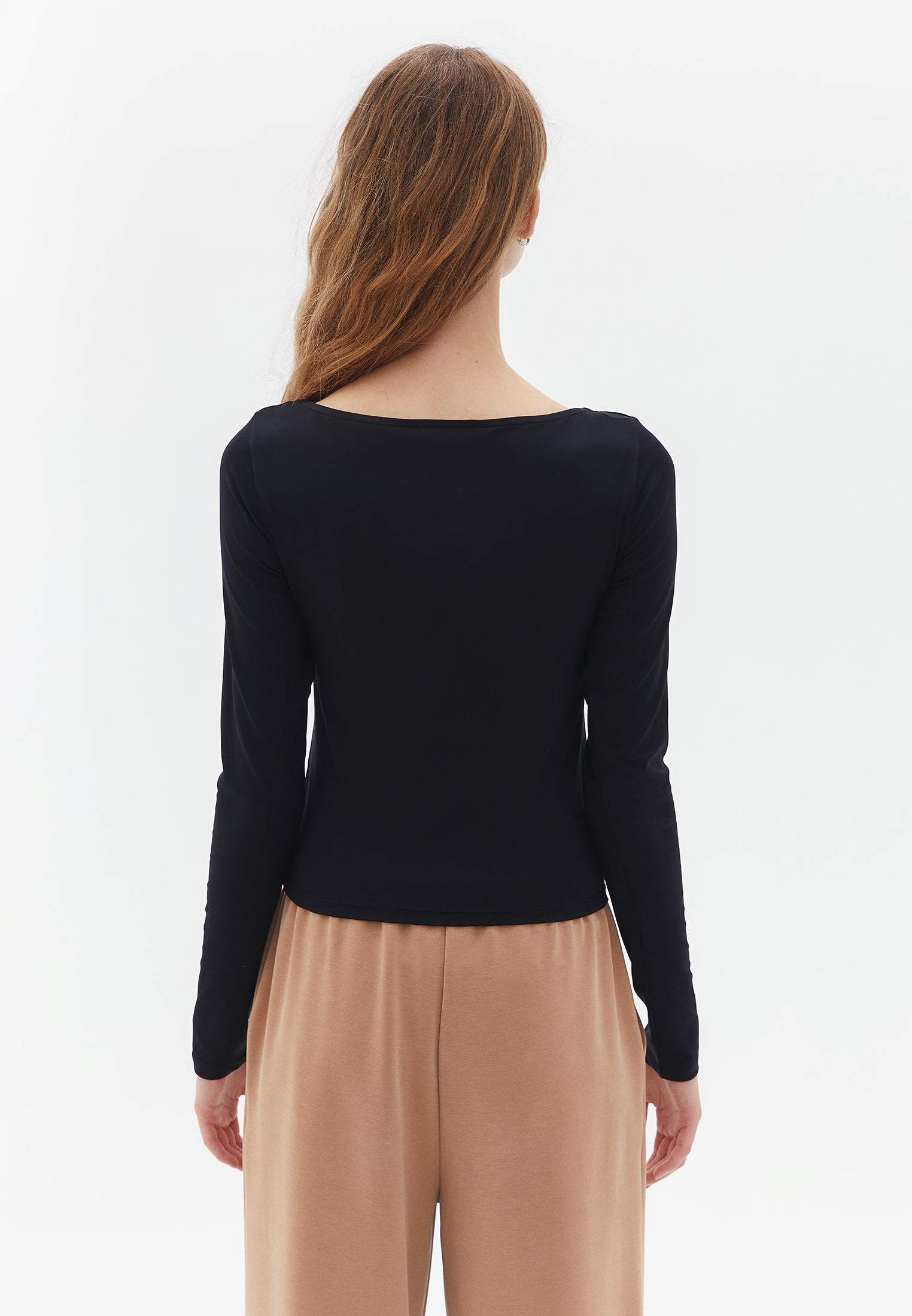 LONG SLEEVE U-NECK T-SHIRT - BLACK