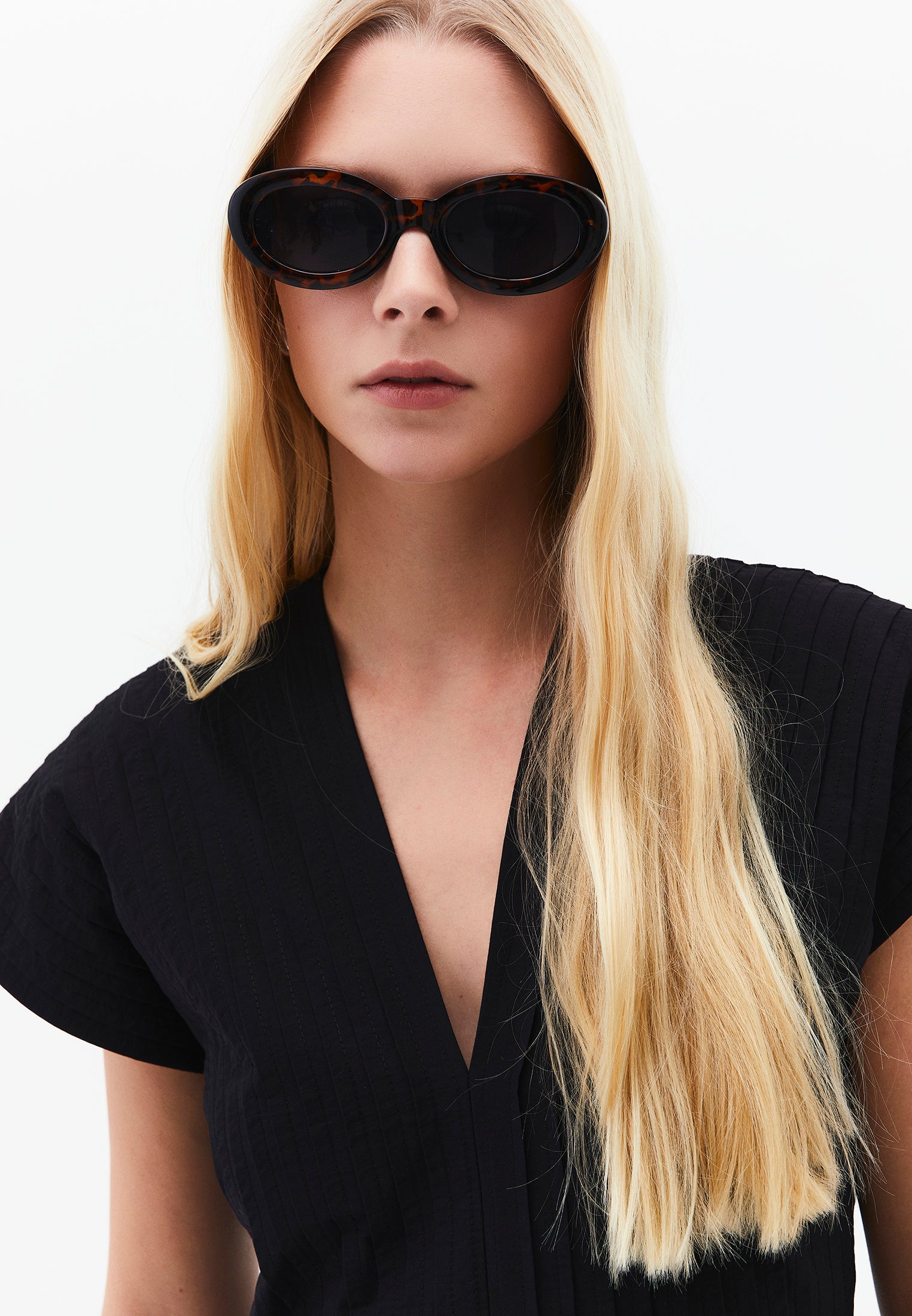 Long flared v-neck dress - BLACK