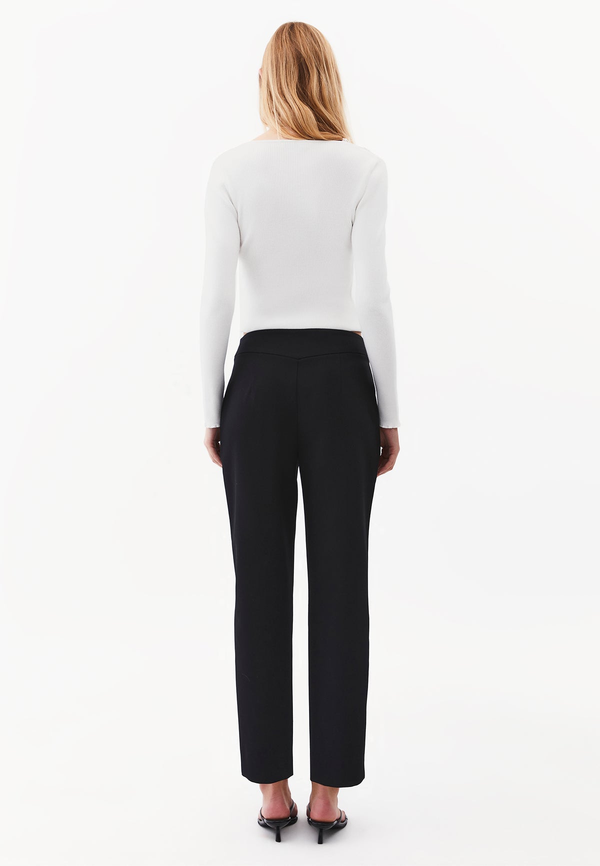 Ultra High Waist Carrot Cut Pants with Pocket Detail - Black