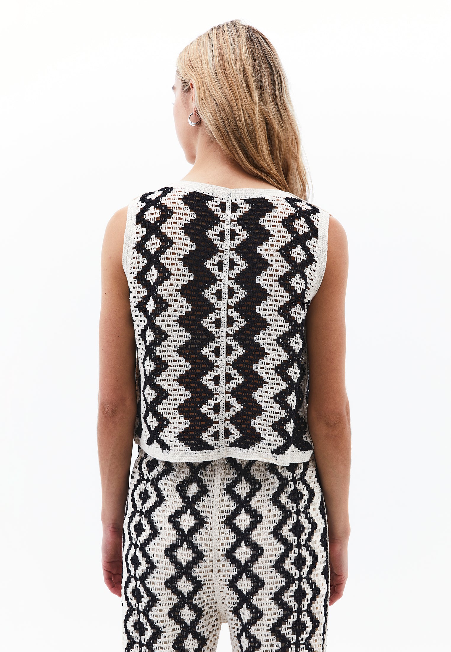 Zero Neck Vest - ICE MILK/BLACK