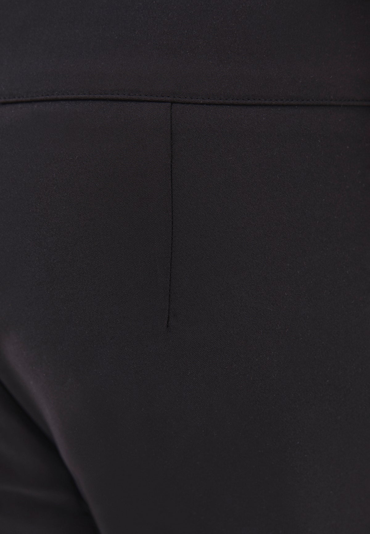 Women’s Carrot Fit Regular Waist Pants - Black