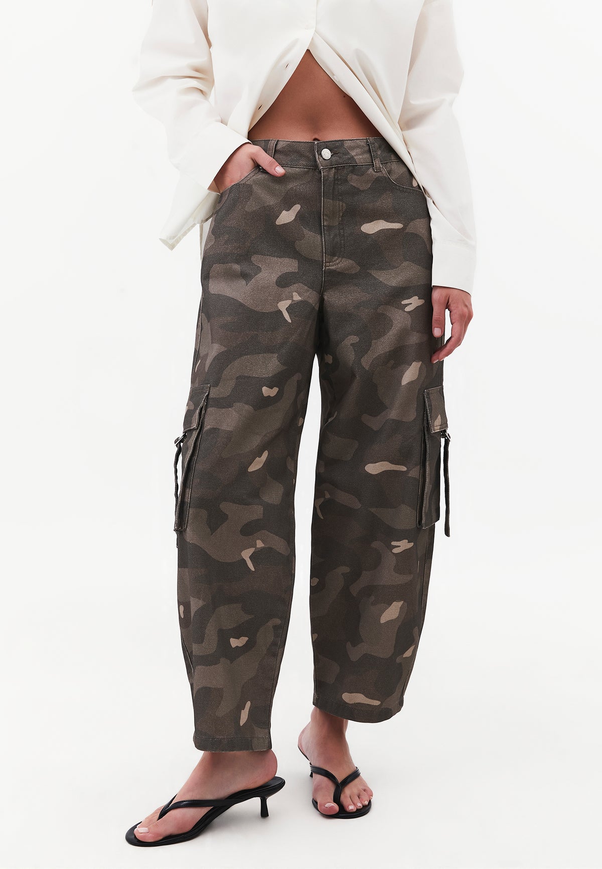 Camouflage Patterned Barrel Leg Cargo Pants - Green