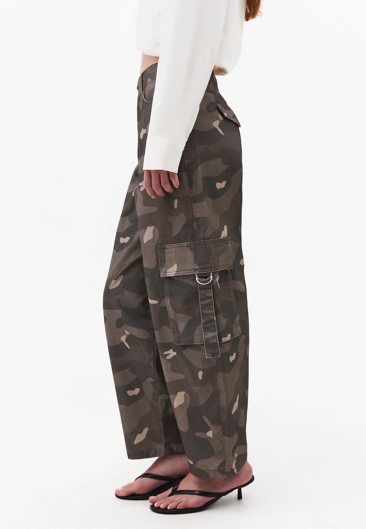 Camouflage Patterned Barrel Leg Cargo Pants - Green