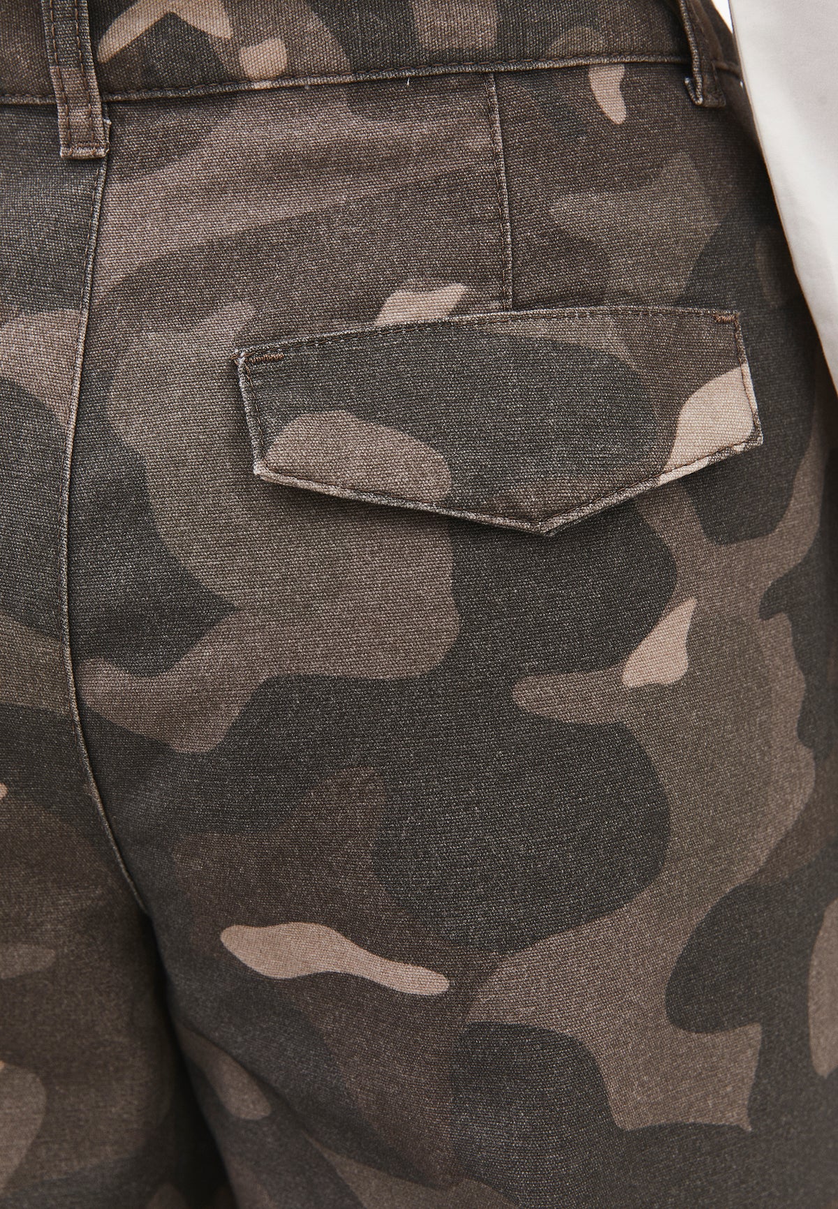 Camouflage Patterned Barrel Leg Cargo Pants - Green