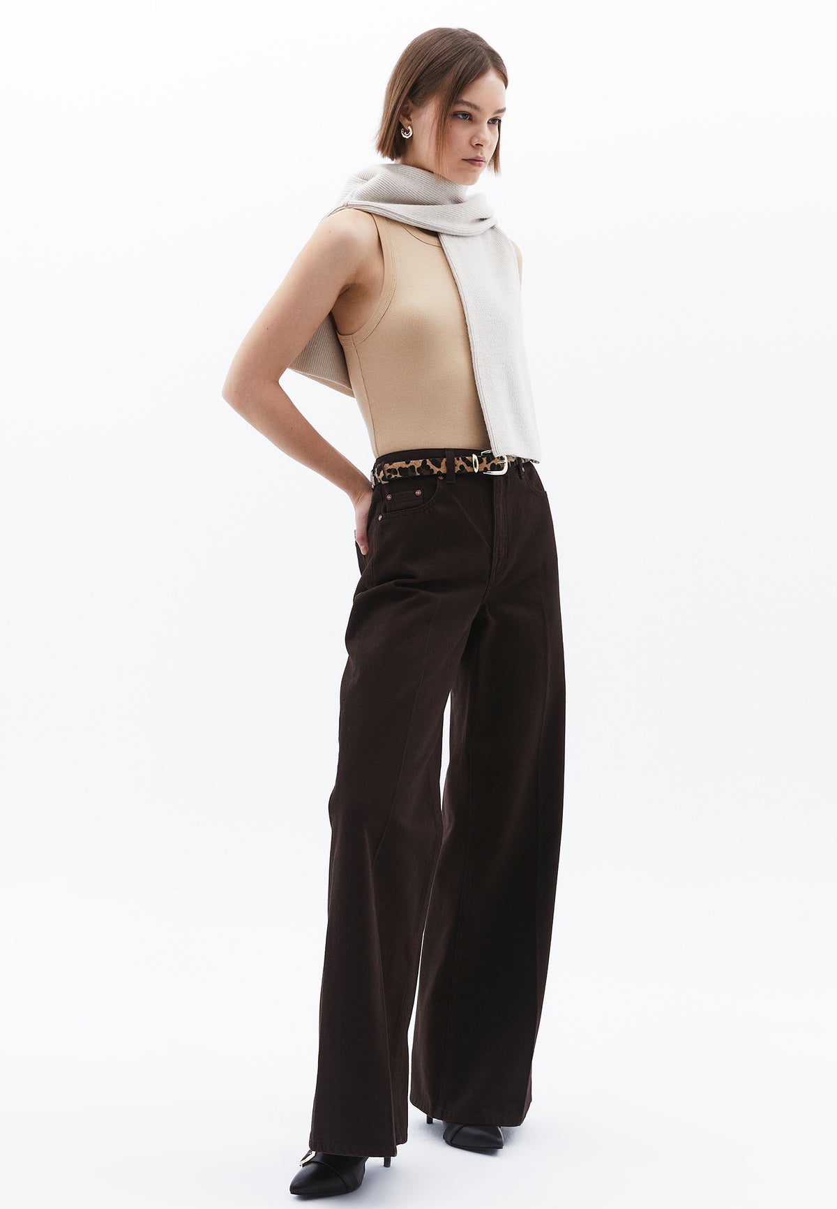 Sleeveless V Neck Tank Top - CURDS WHEY