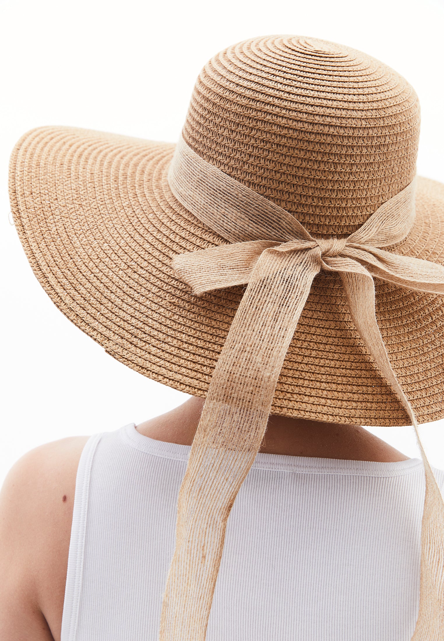 قبعة فيدورا ورقية - مصل اللبن الرائب