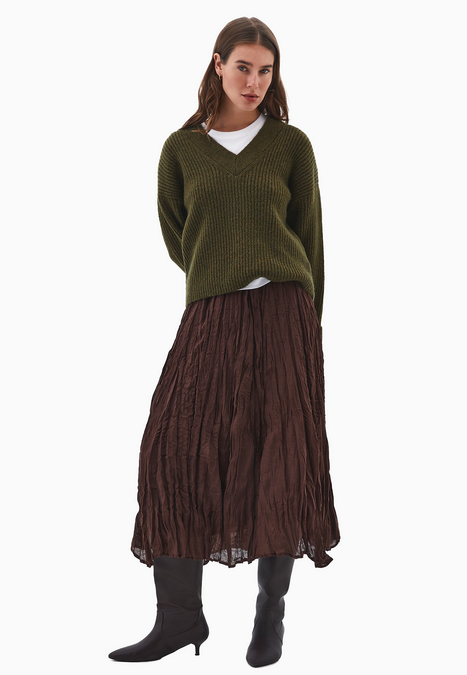 V NECK KNIT SWEATER - DARK OLIVE