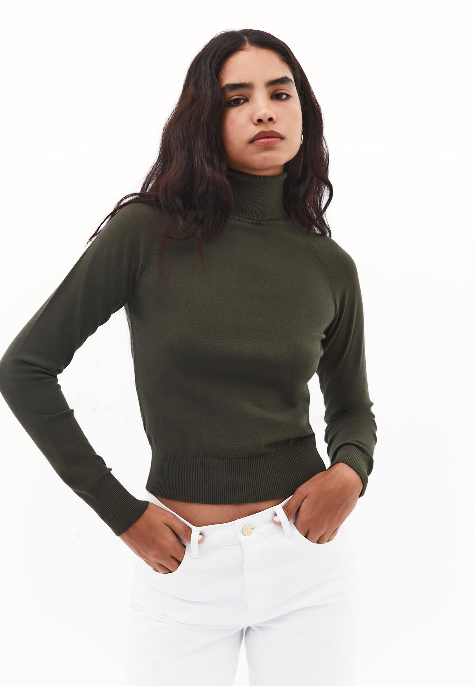 كنزة صوفية بياقة عالية بقصة ضيقة - DEEP DEPTHS