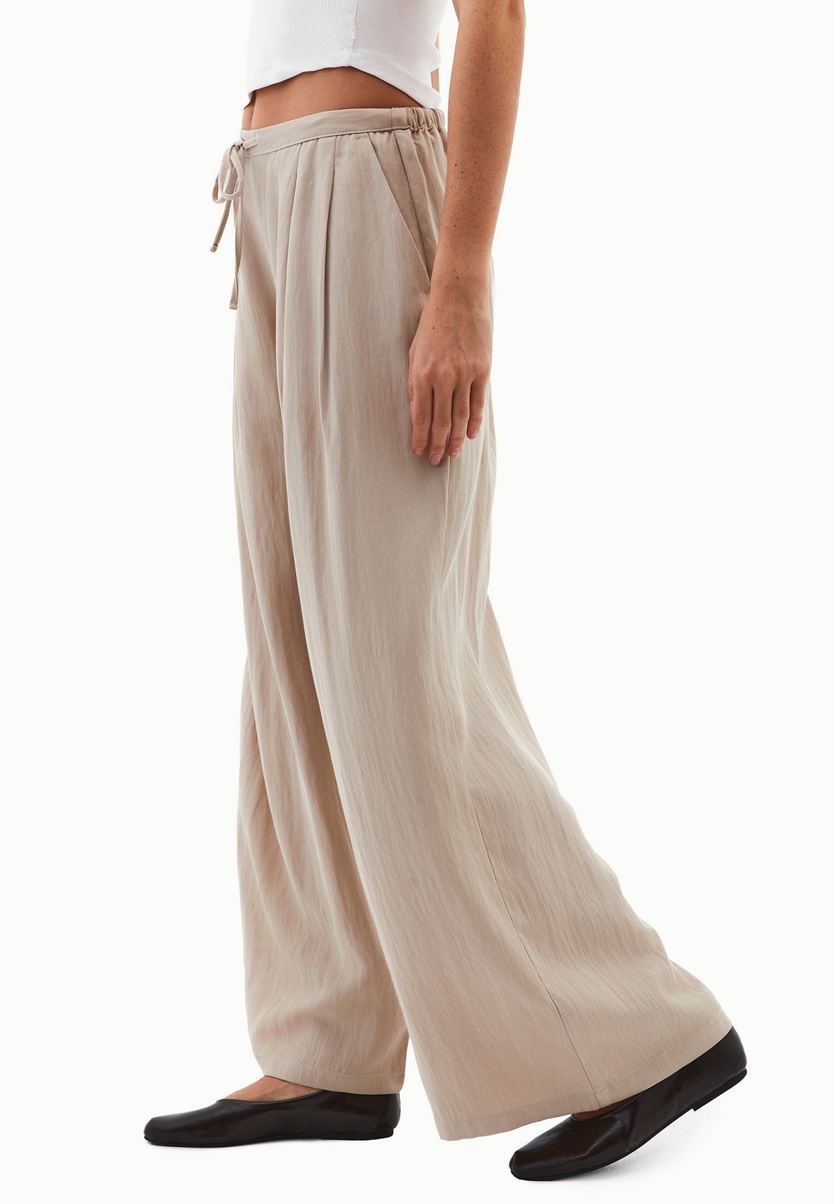 High Waist Trousers With Belt Detail - Beige