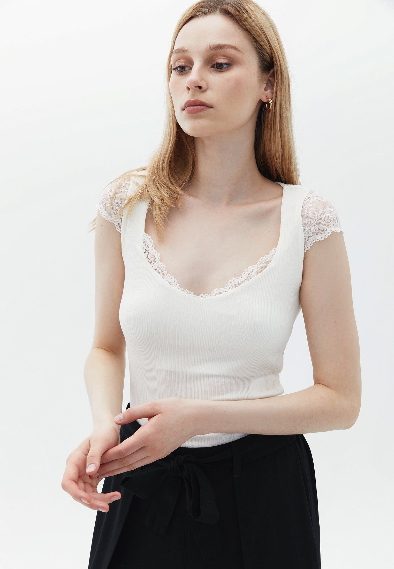 LACE V-NECK BLOUSE - ICEMILK