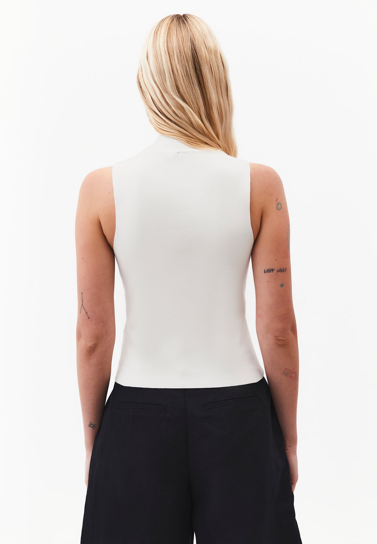 High Neck Slim Tank Top - ICE MILK