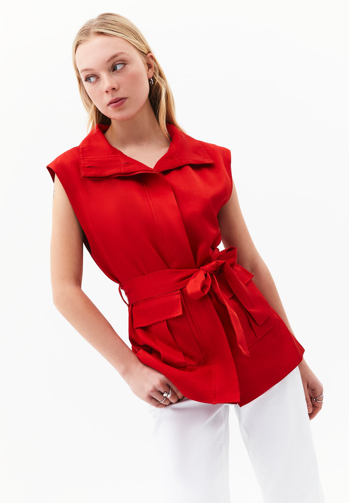 Sleeveless Cargo Vest With Turtleneck - Red