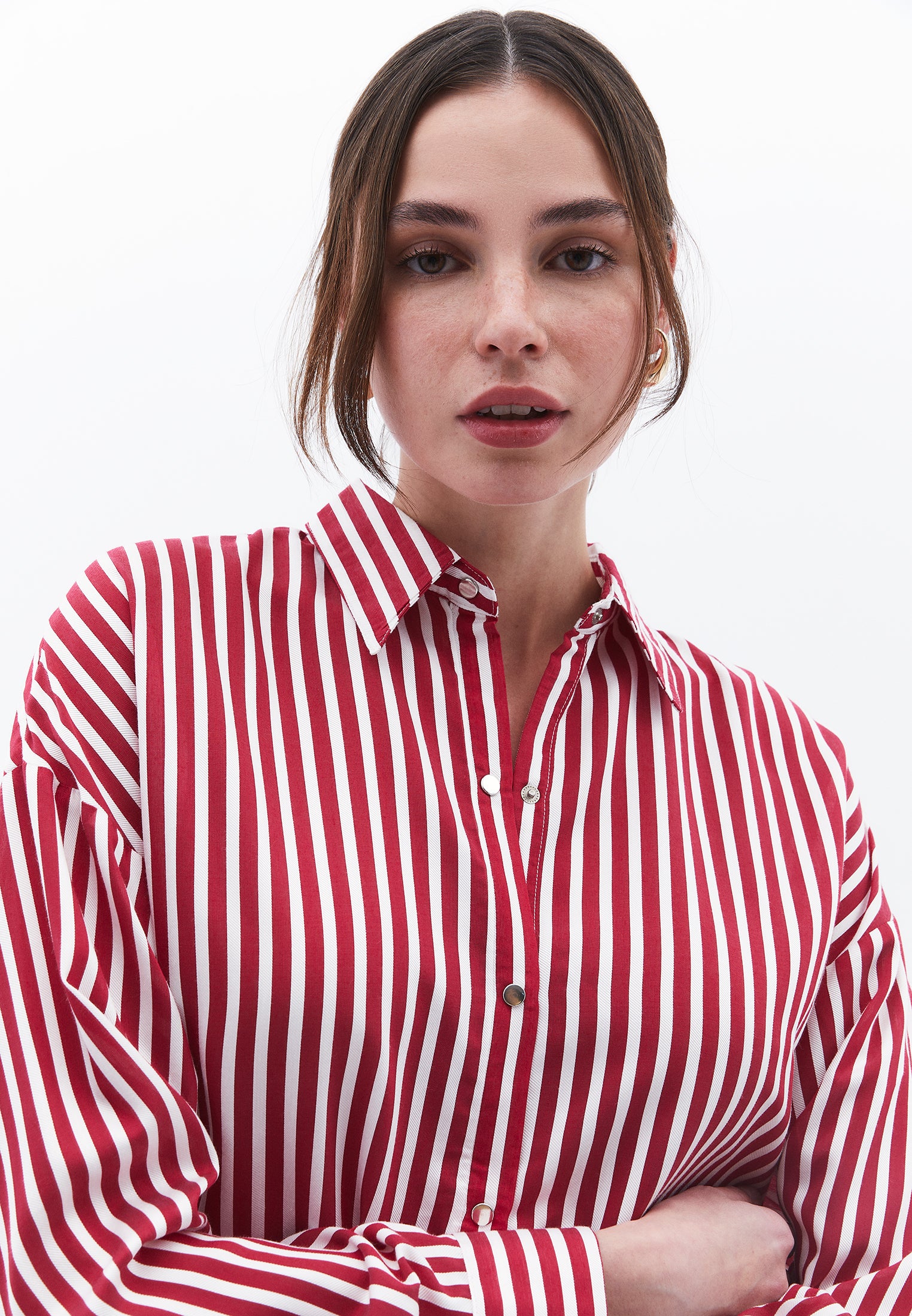 قميص مخطط من الفيسكوز - مخطط أحمر إيقاعي