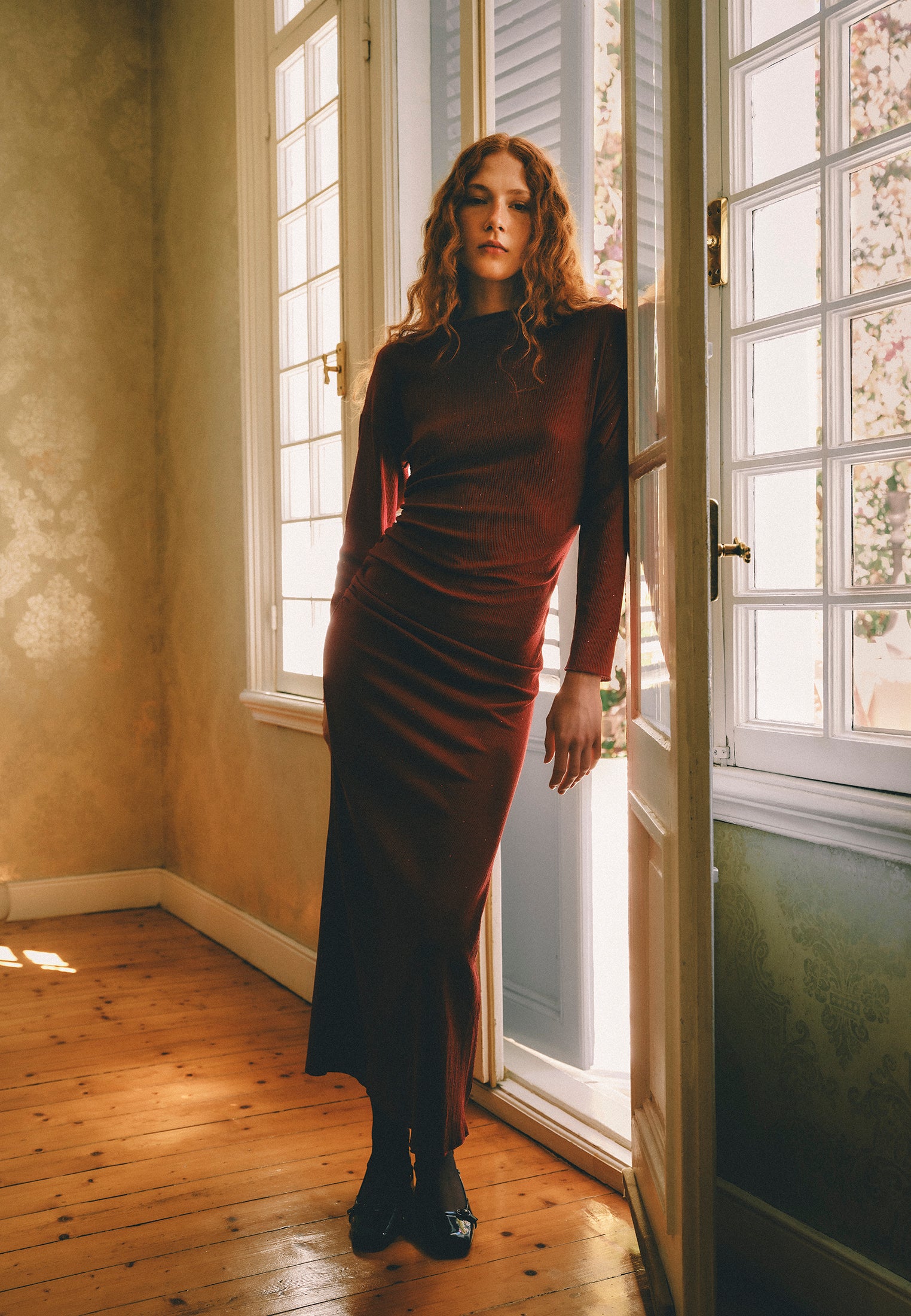 Long Dress With Ruched Crew Neck - RUMBA RED