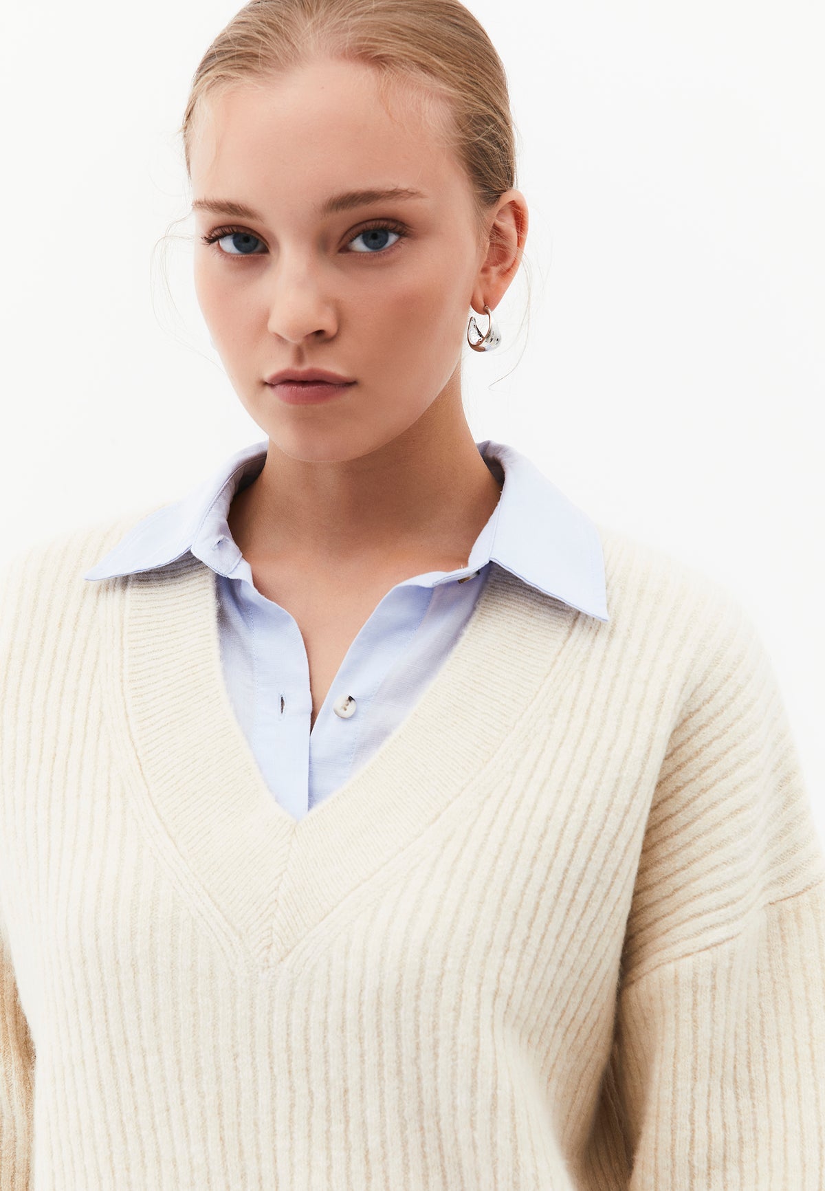 Loose V-Neck Sweater - Cream
