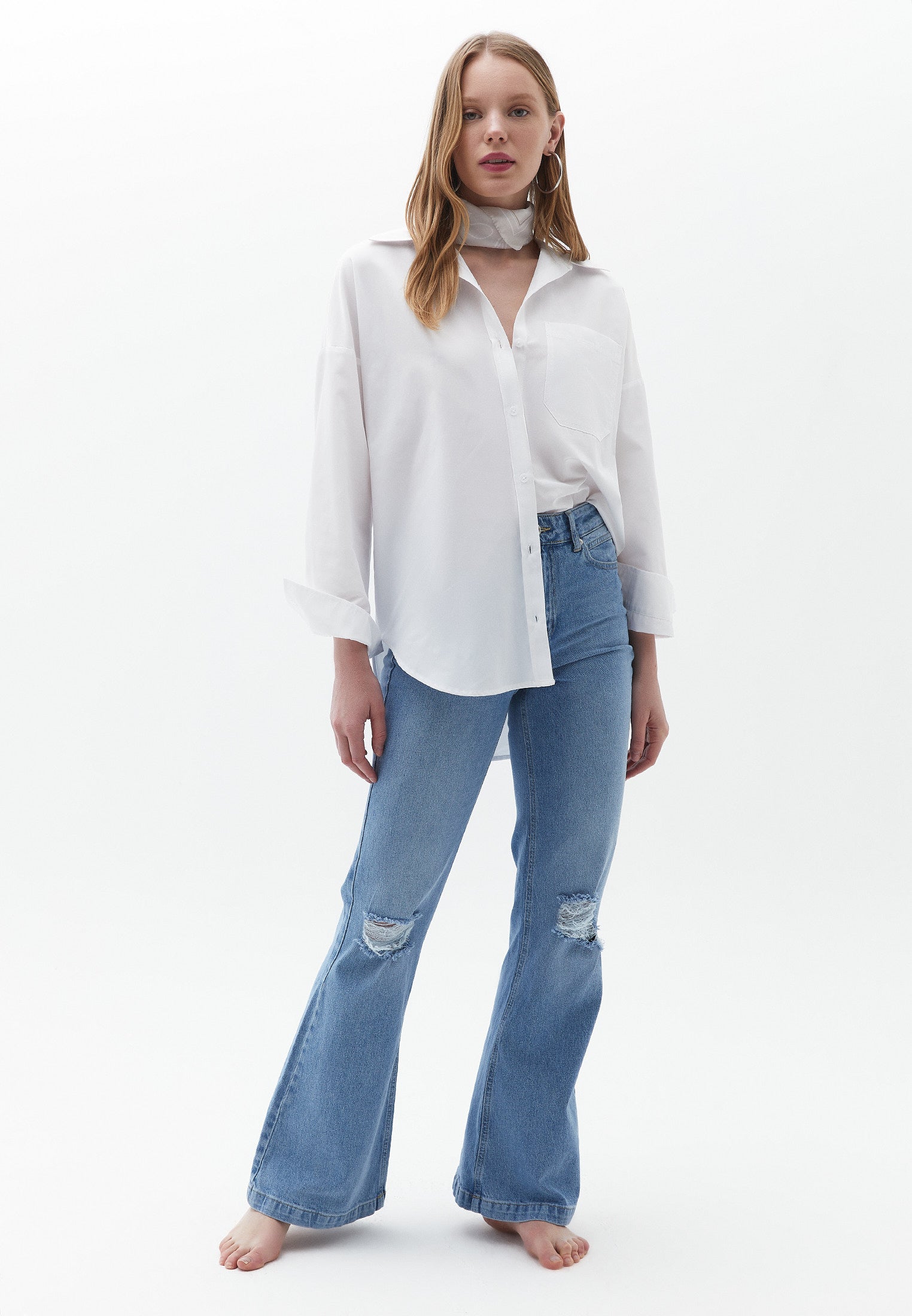 قميص كبير الحجم بجيب - أبيض