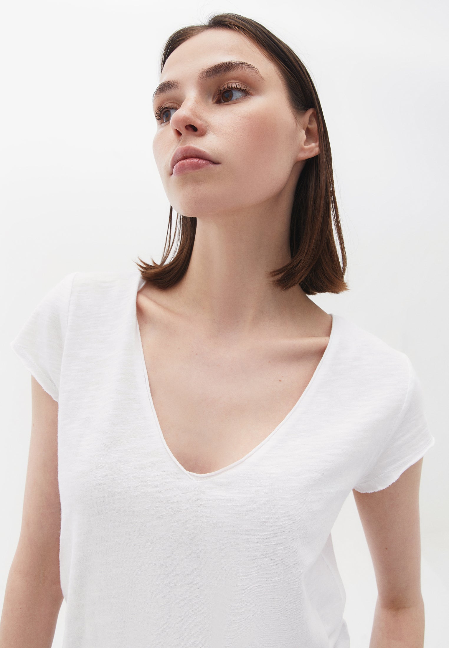 Sleeveless v neck t shirt - WHITE