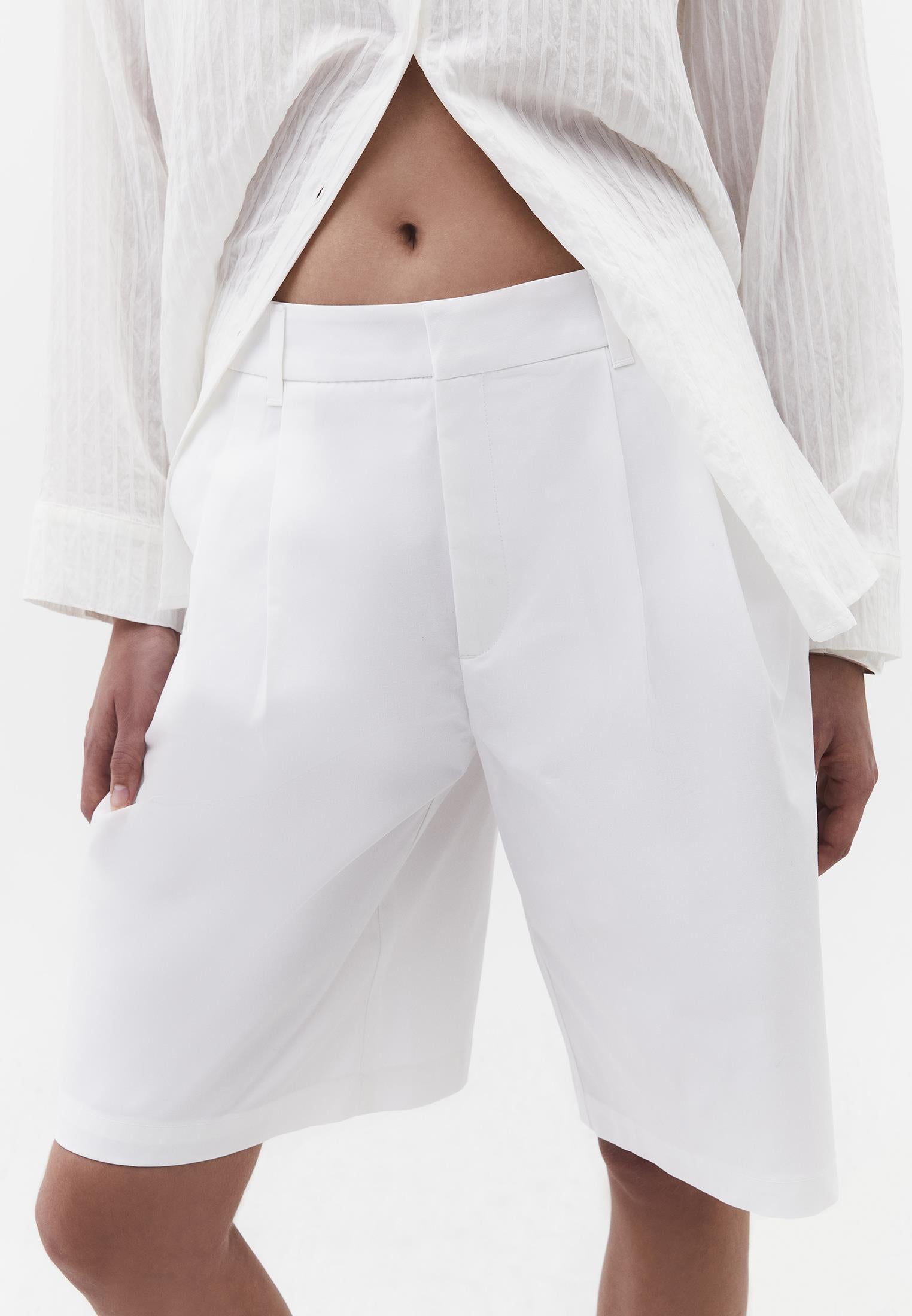 Pleated High Waist Midi Shorts - WHITE