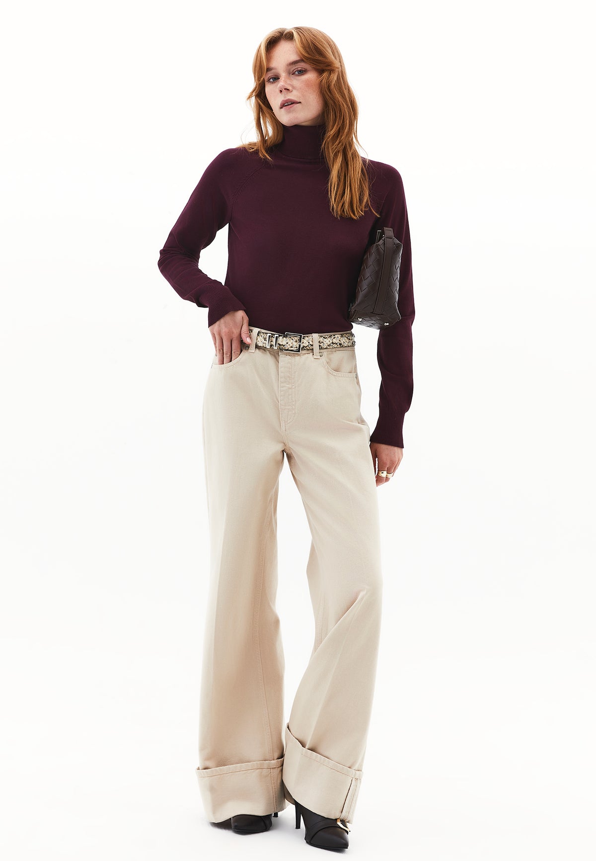 Slim Fit Turtleneck Knitwear - WINETASTING