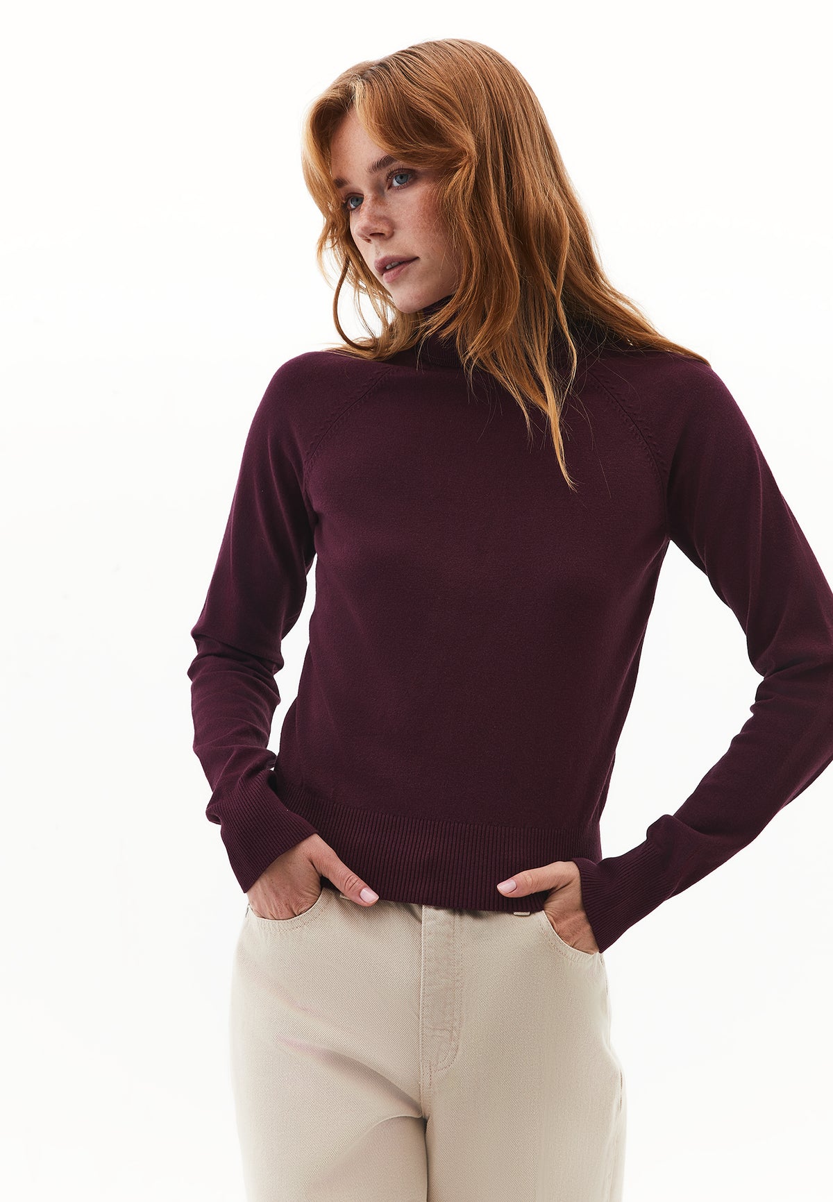 Slim Fit Turtleneck Knitwear - WINETASTING
