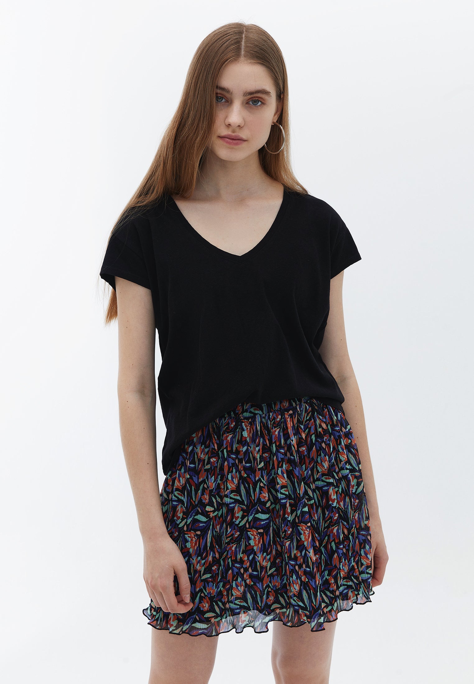 V-neck Linen Tshirt - BLACK