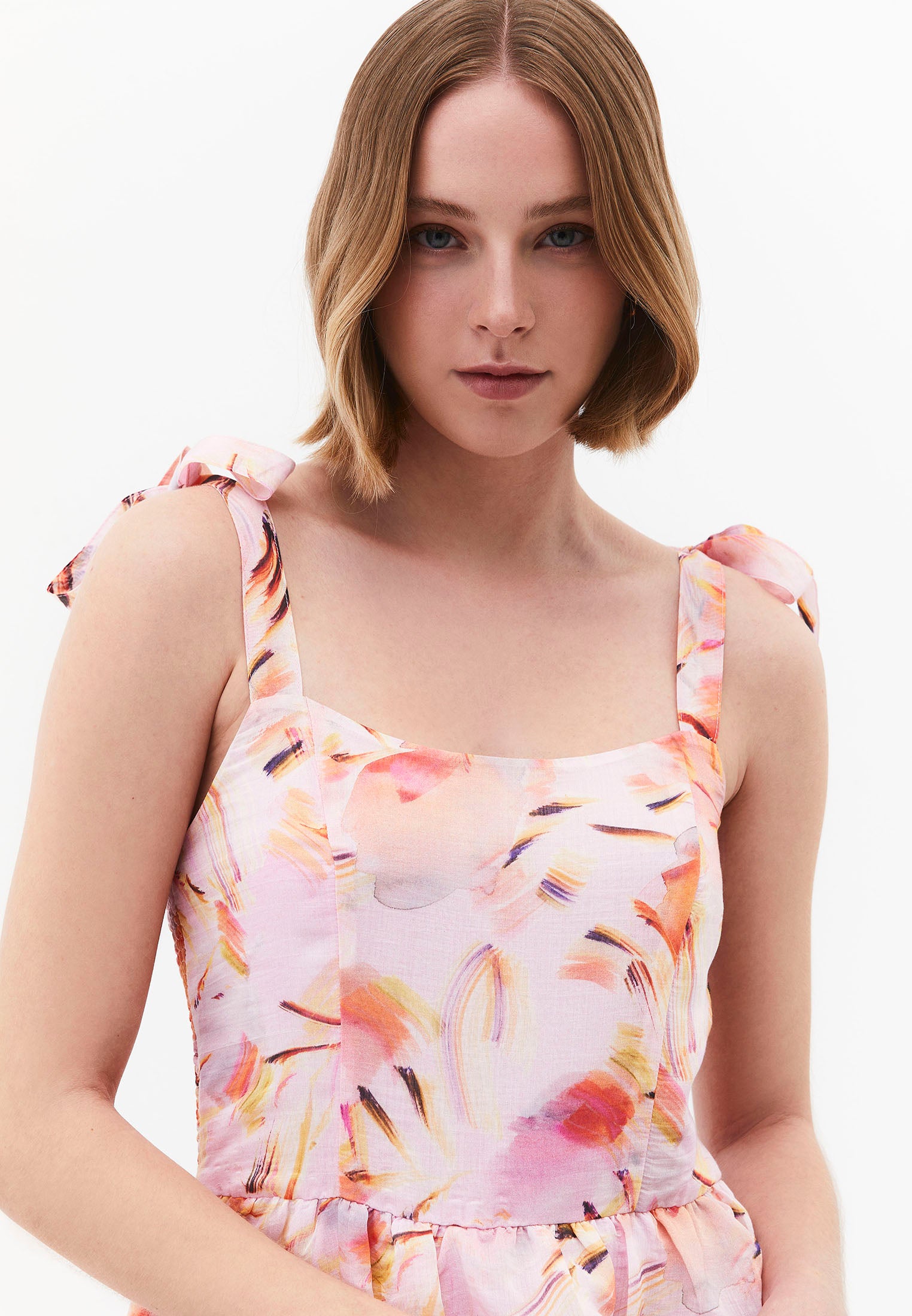 Long Closed Dress With Wide Collar And Shirring - ABSTRACT COMB