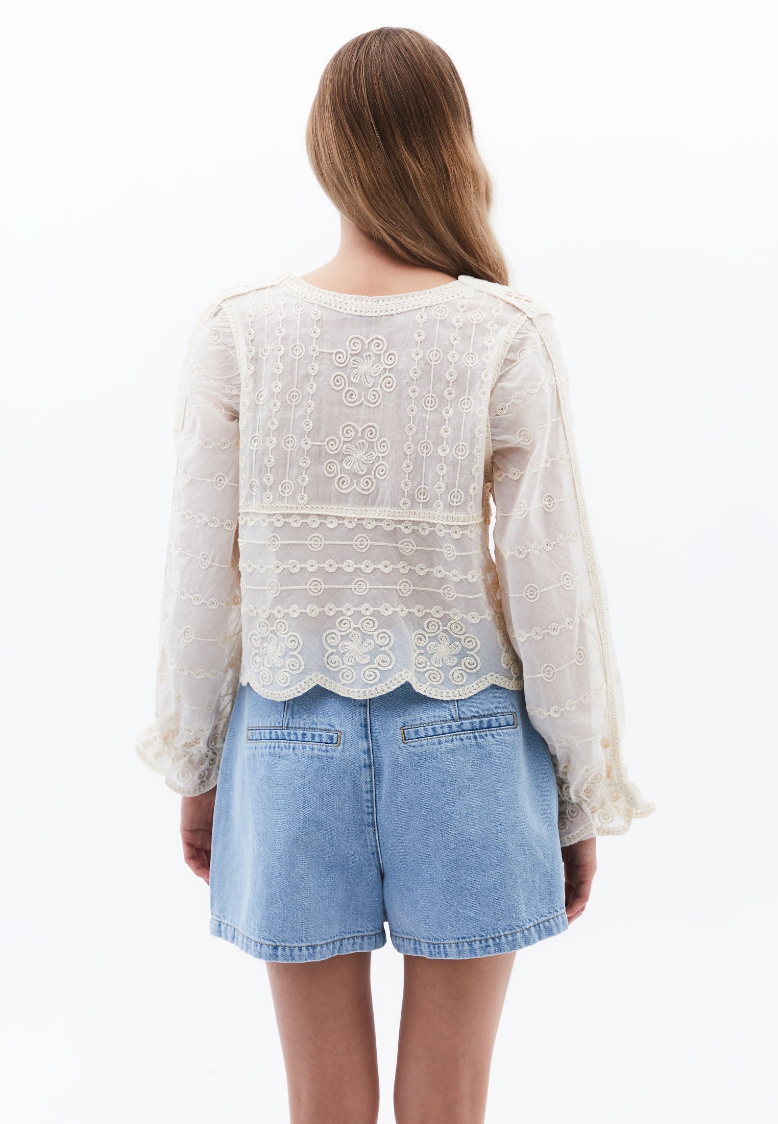 بلوزة بياقة على شكل حرف V بأكمام طويلة - حليب اللوز