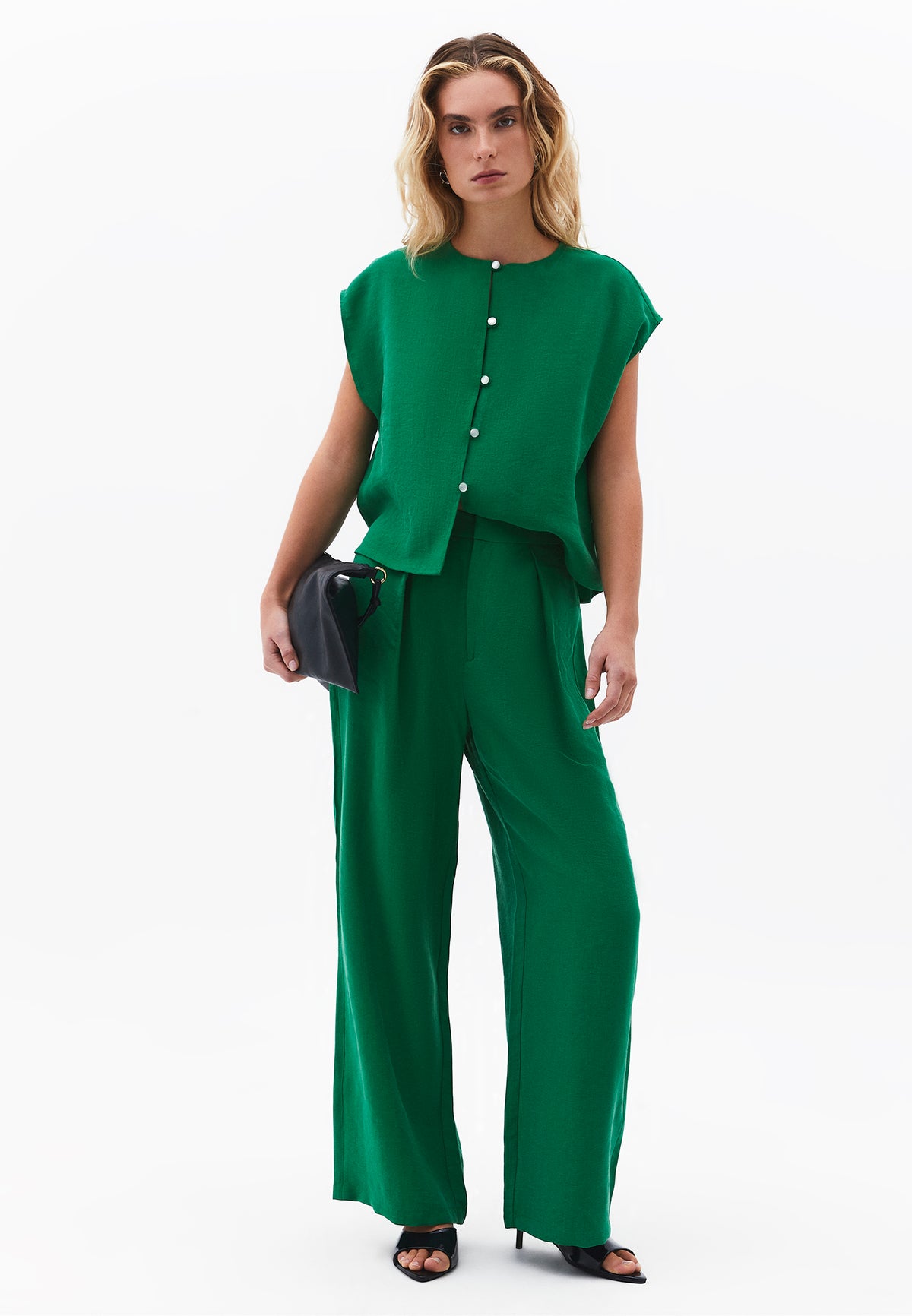 Loose Blouse With Boat Neck And Button Details - Green