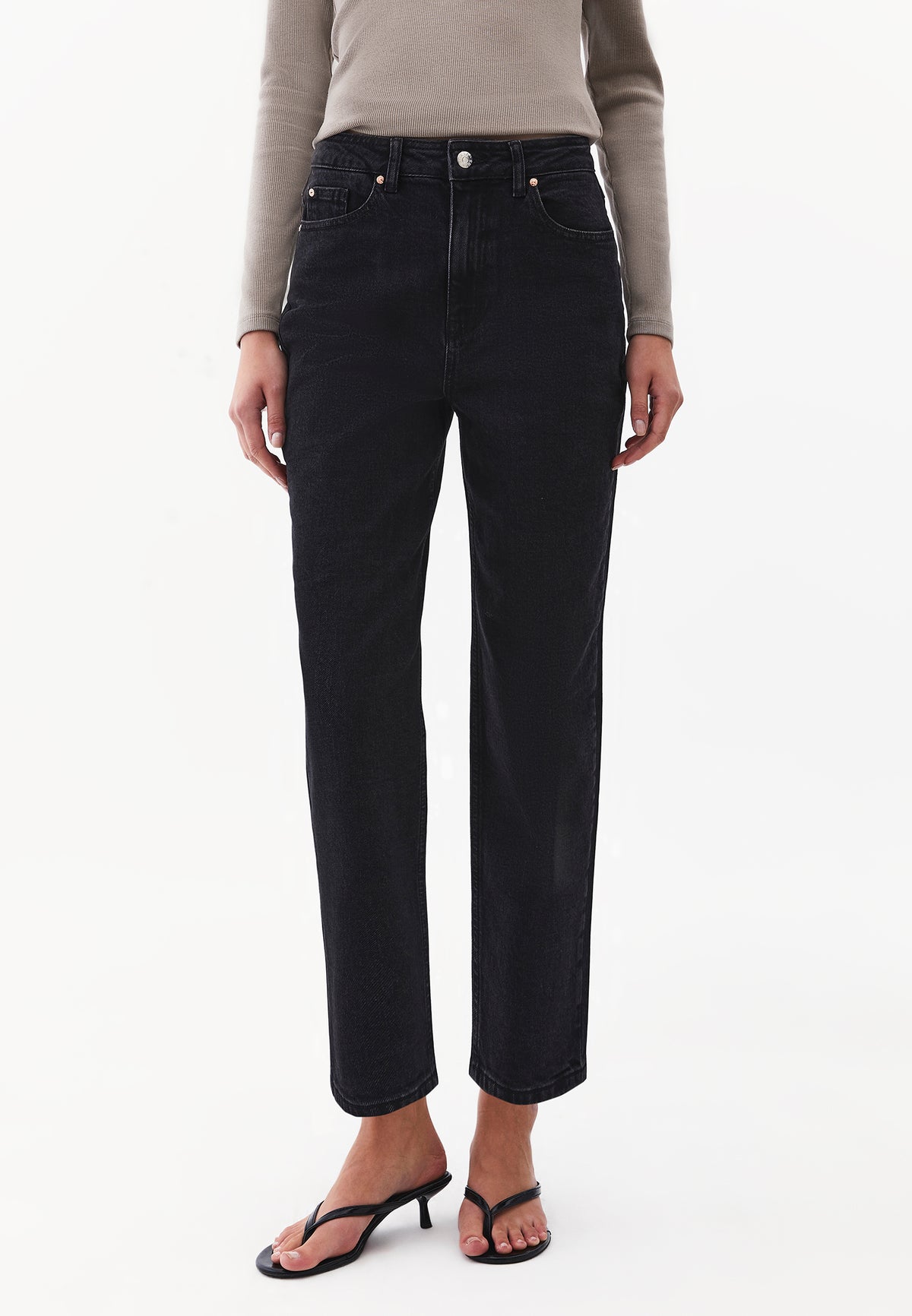 Mom Jean Slim Pants - Black