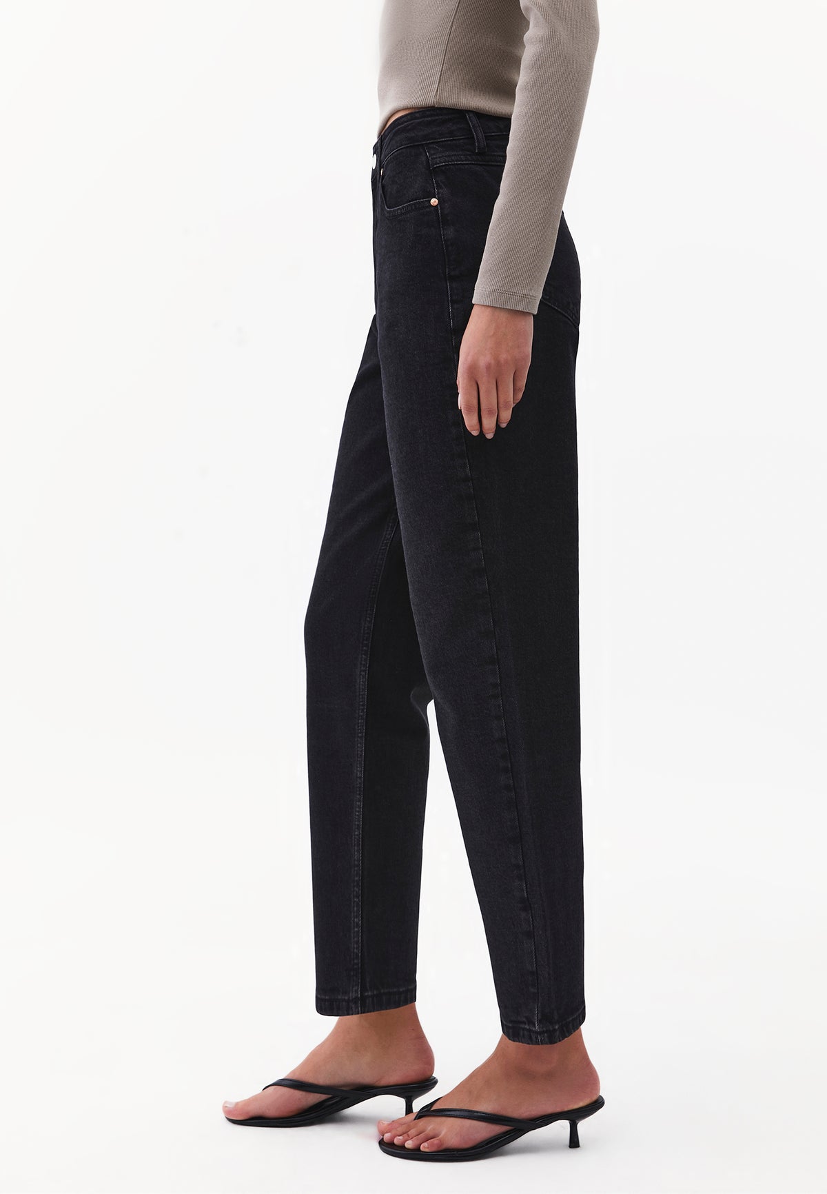 Mom Jean Slim Pants - Black