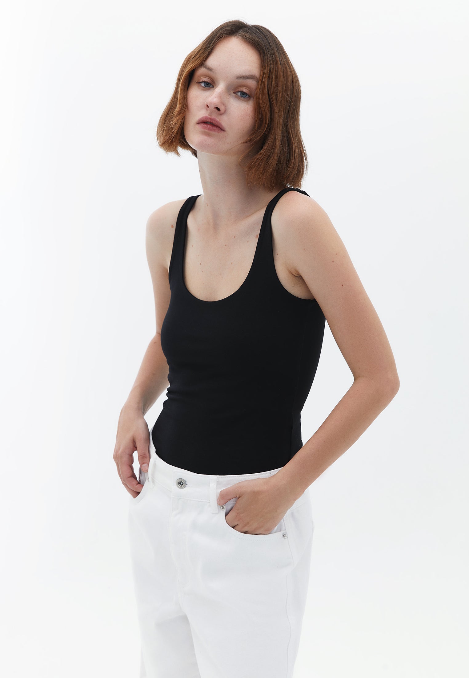 U neck tank top - BLACK