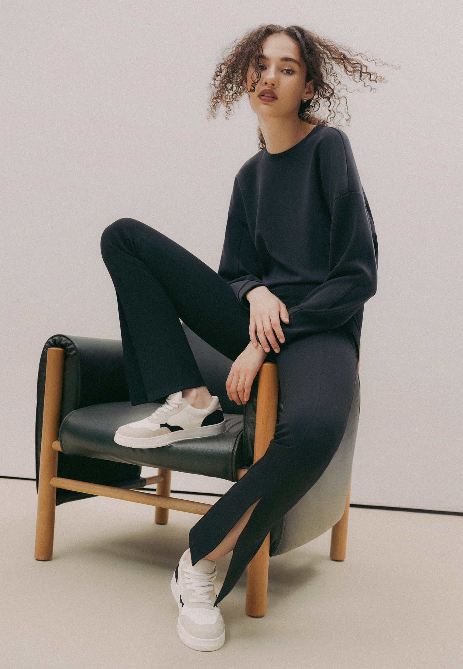 STRAIGHT LEG TROUSERS - BLACK