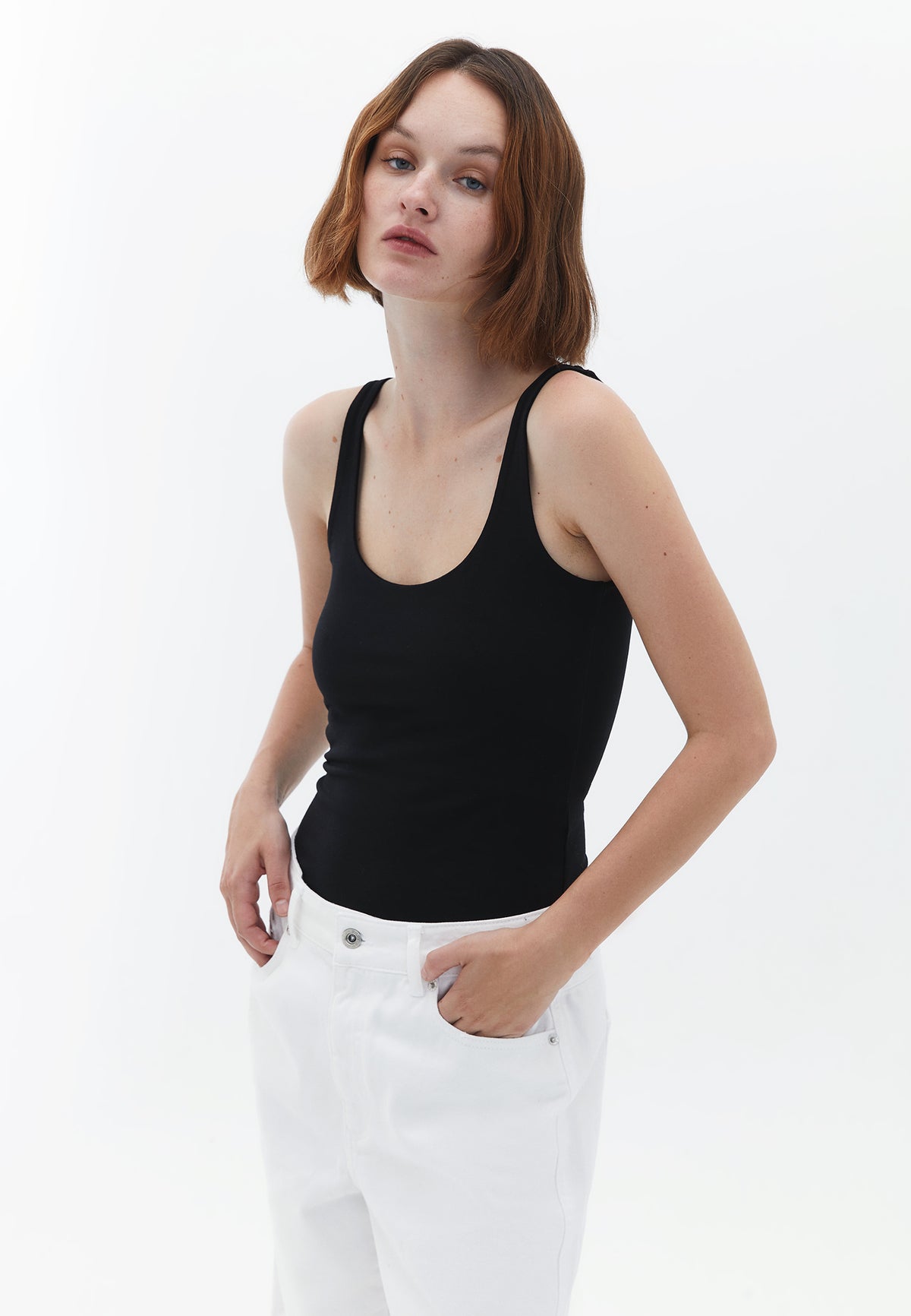 U Neck Vest - Black