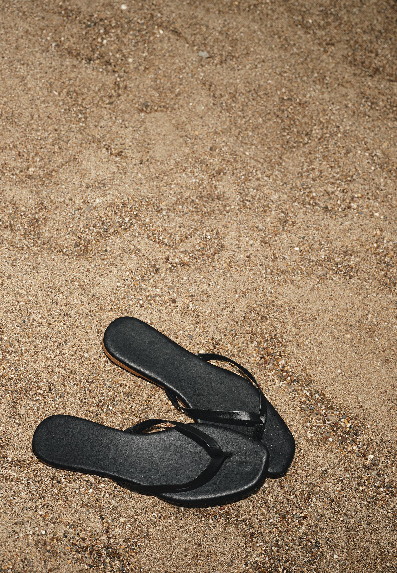 Women Polyurethane Slipper - BLACK
