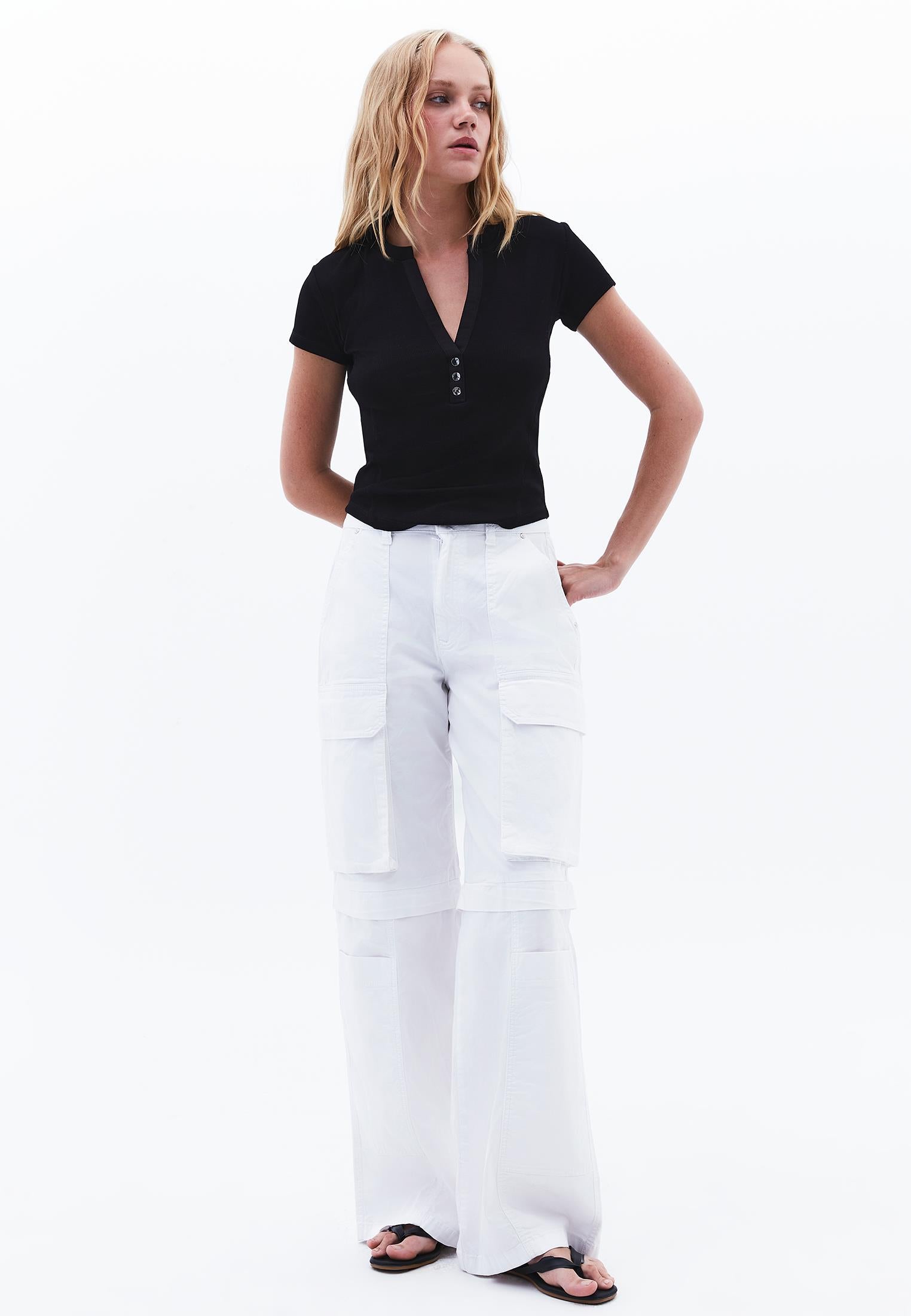 Short Sleeve T-Shirt With Button Detail - BLACK