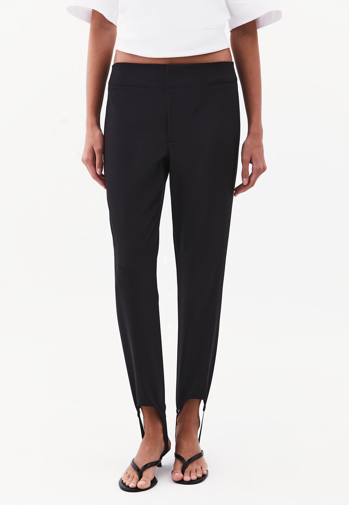 Women’s Carrot Fit Regular Waist Pants - Black