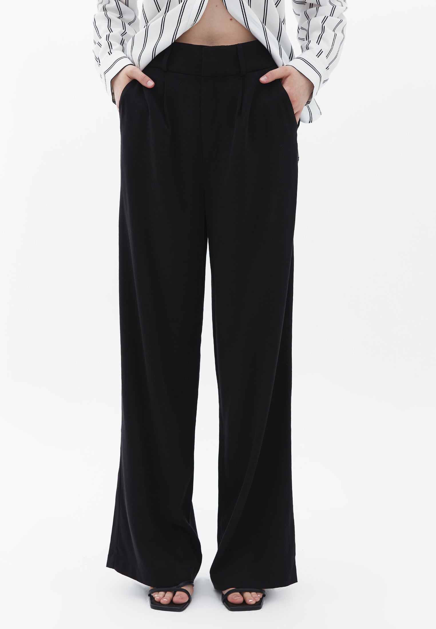 PLEATED BAGGY PANTS - BLACK