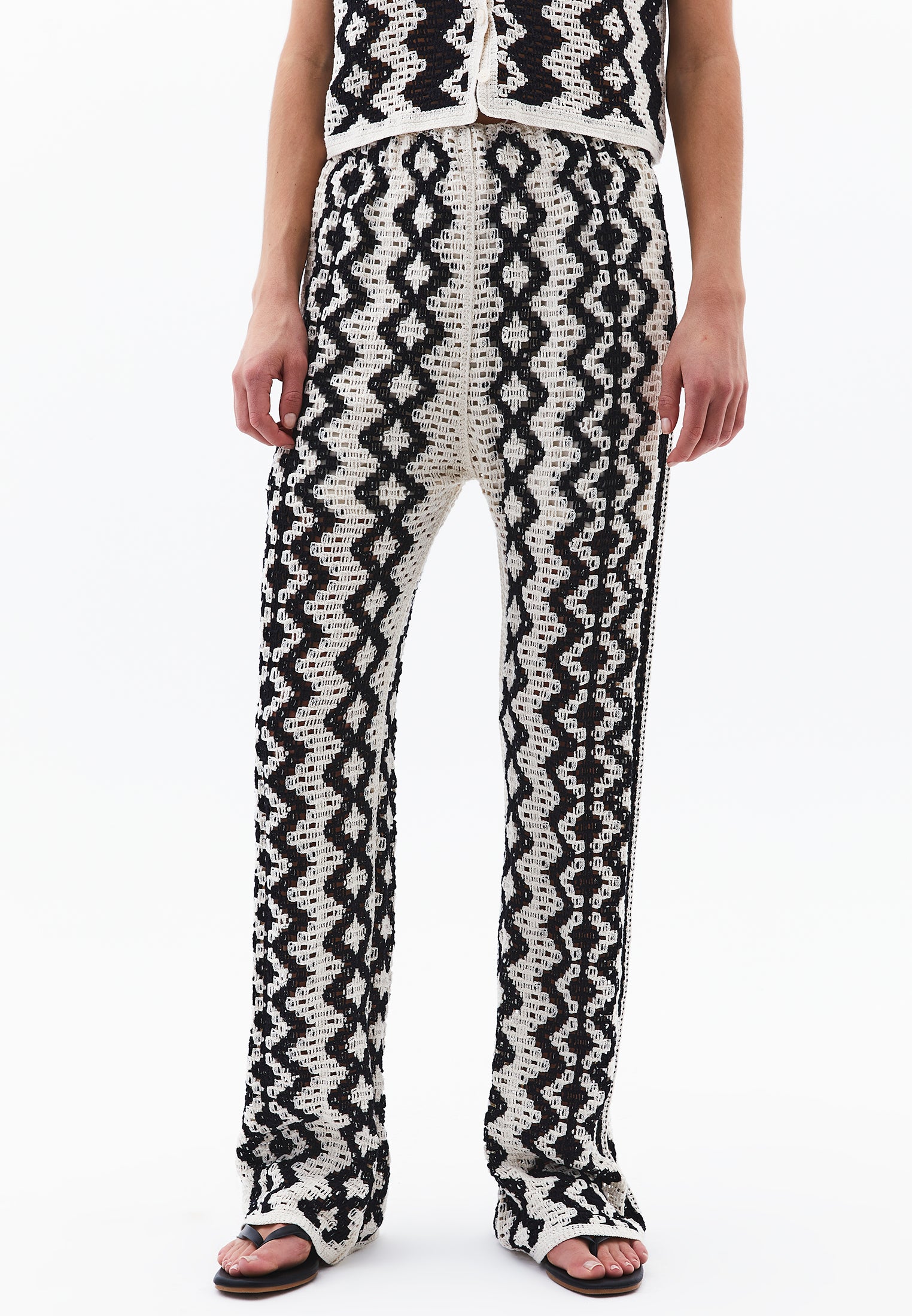 بنطال بخصر عالٍ - حليب مثلج/أسود