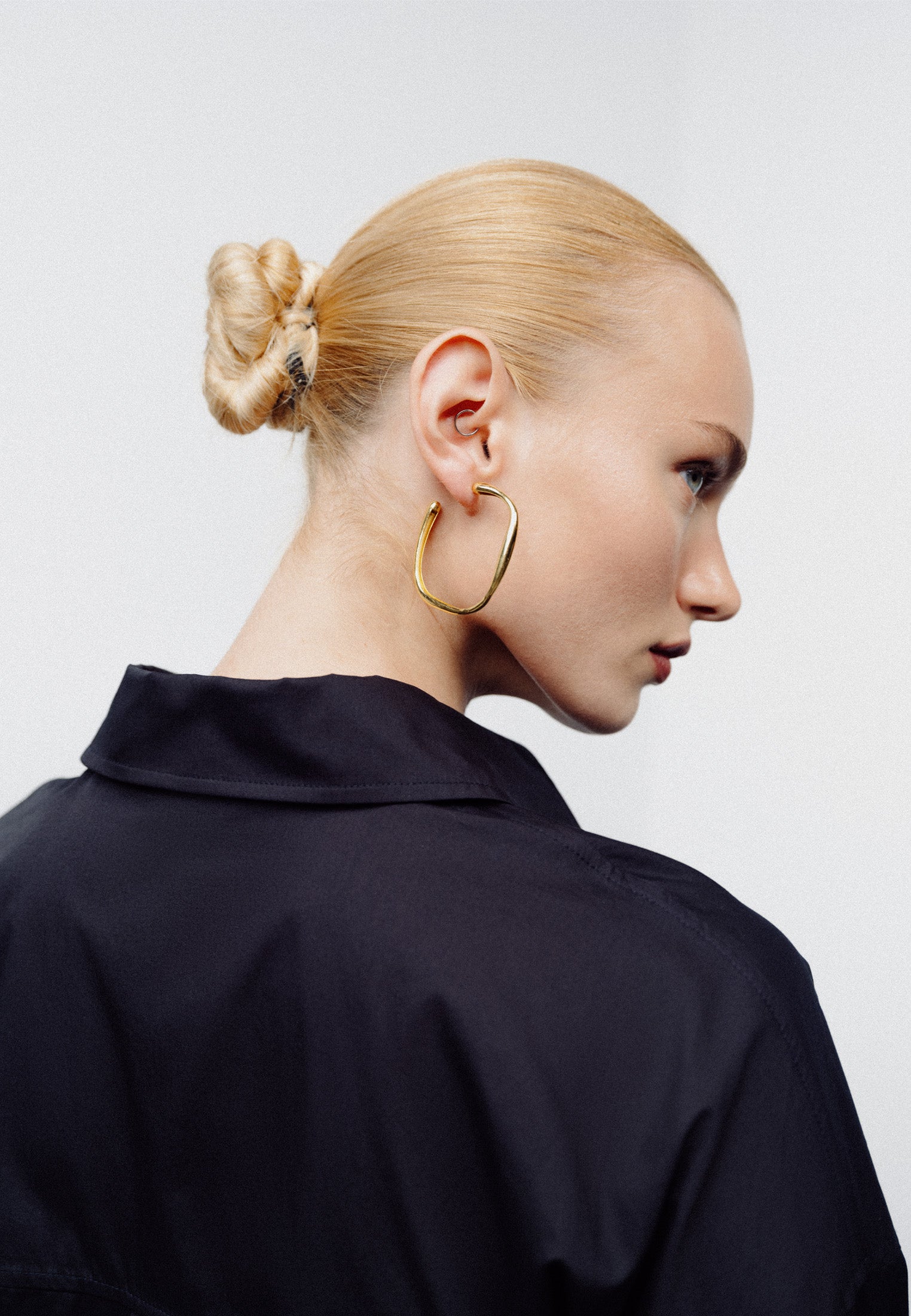 قميص كبير الحجم بتفاصيل شق - أسود